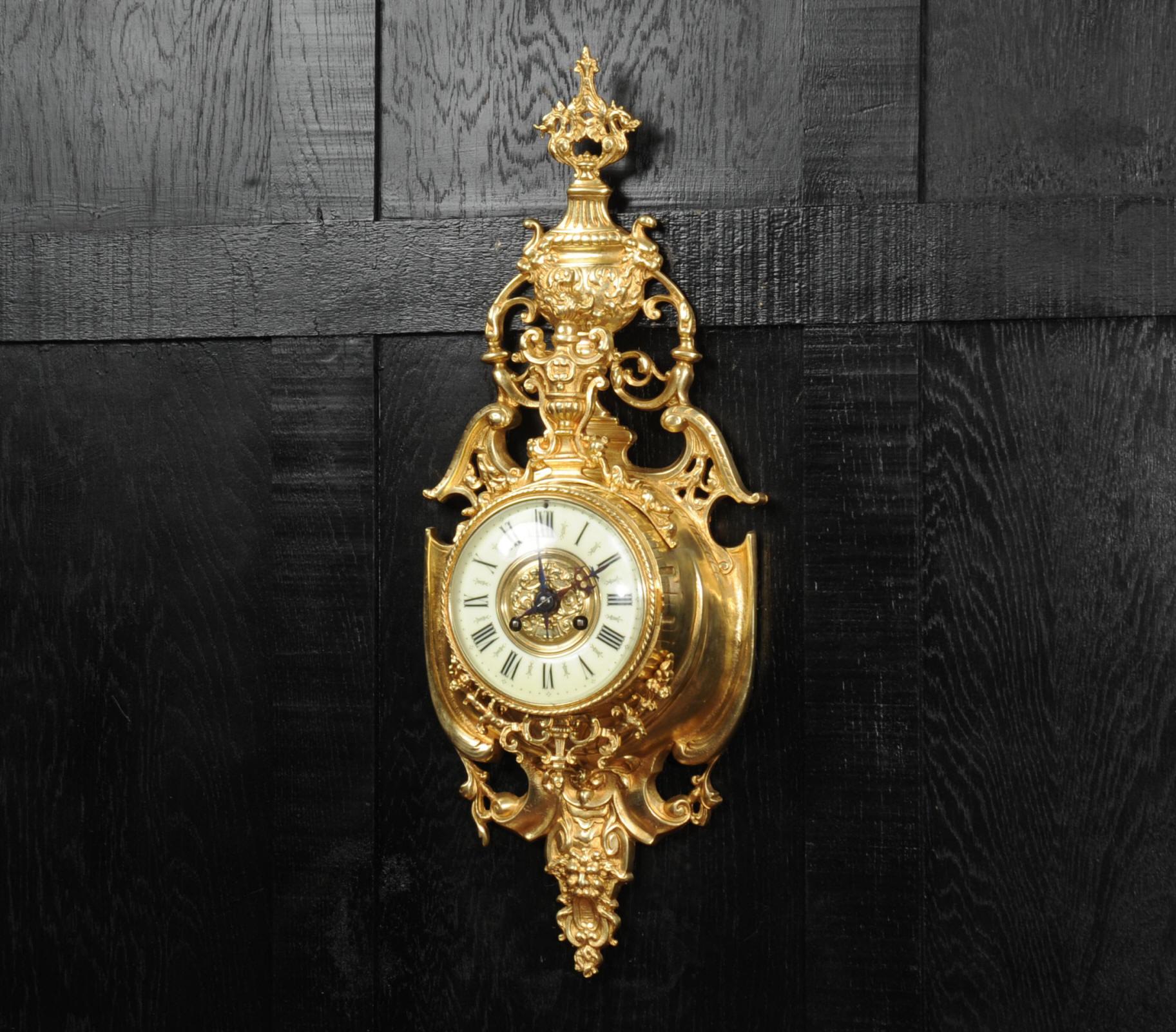 Baroque Antiquité française bronze doré baroque horloge murale Cartel en vente