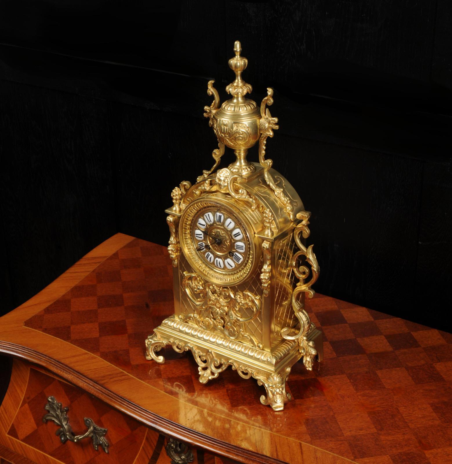 Horloge baroque française d'antiquités en bronze doré en vente 2