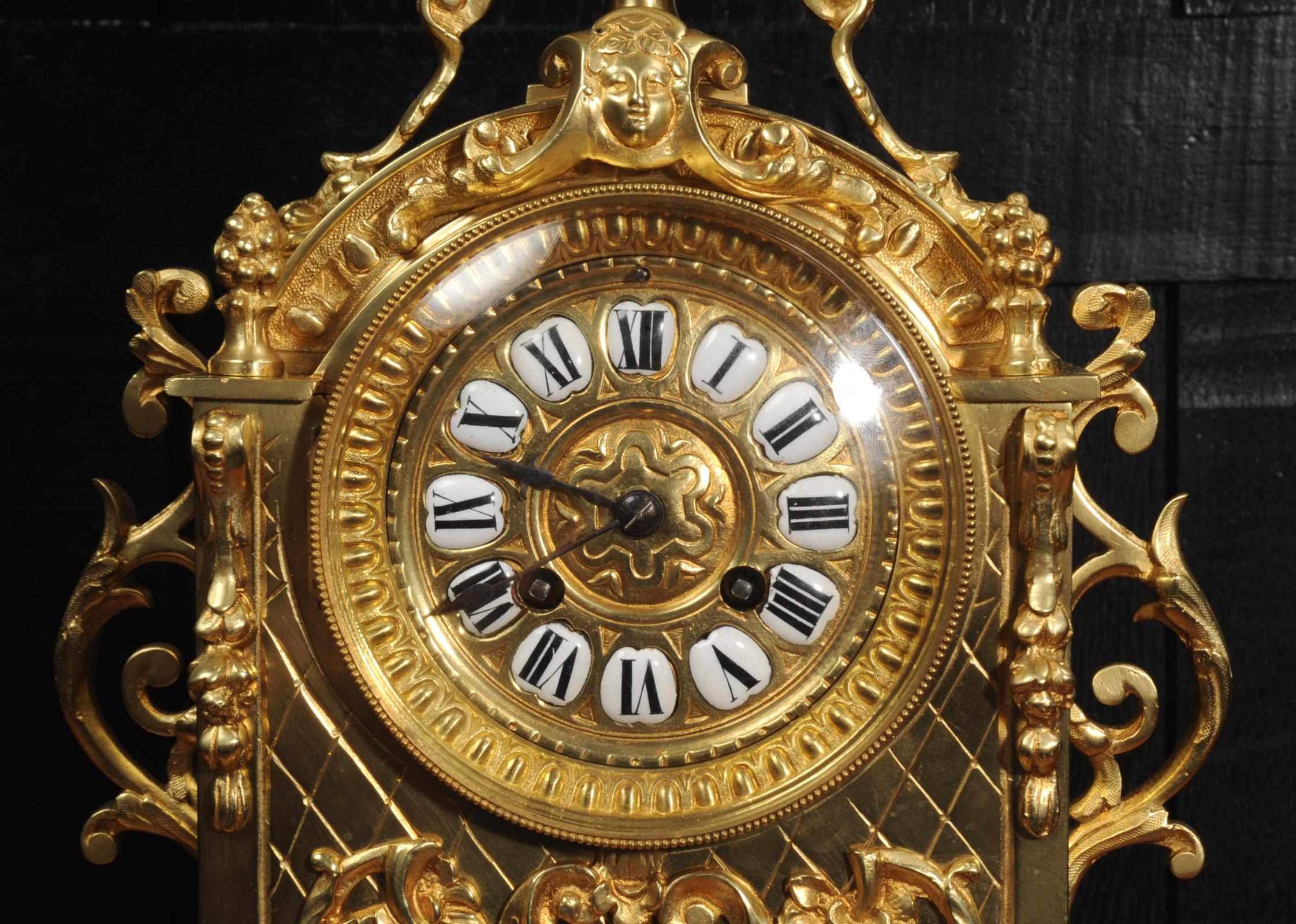 Horloge baroque française d'antiquités en bronze doré en vente 3