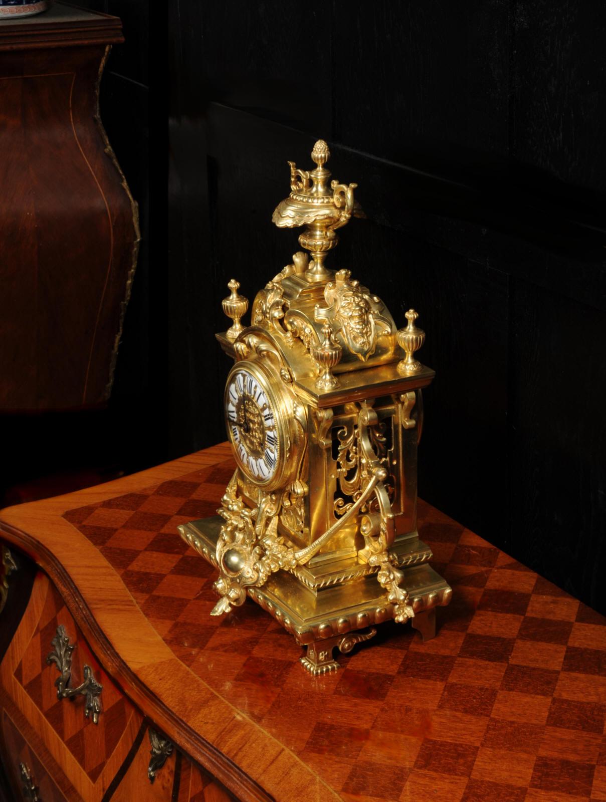 Horloge baroque française d'antiquités en bronze doré 3