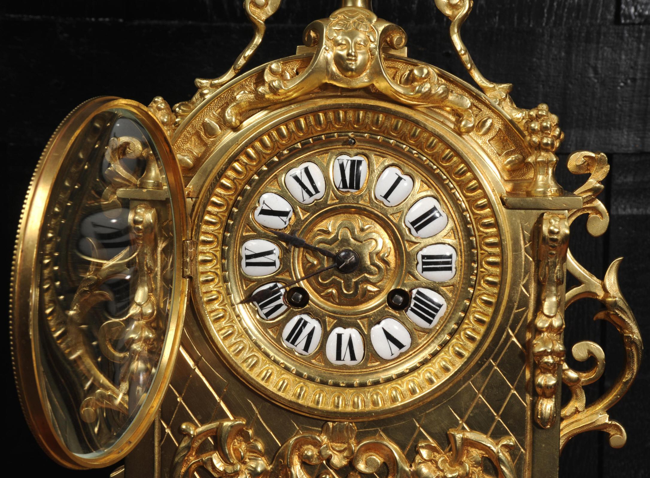 Antike französische Barockuhr aus vergoldeter Bronze im Angebot 6