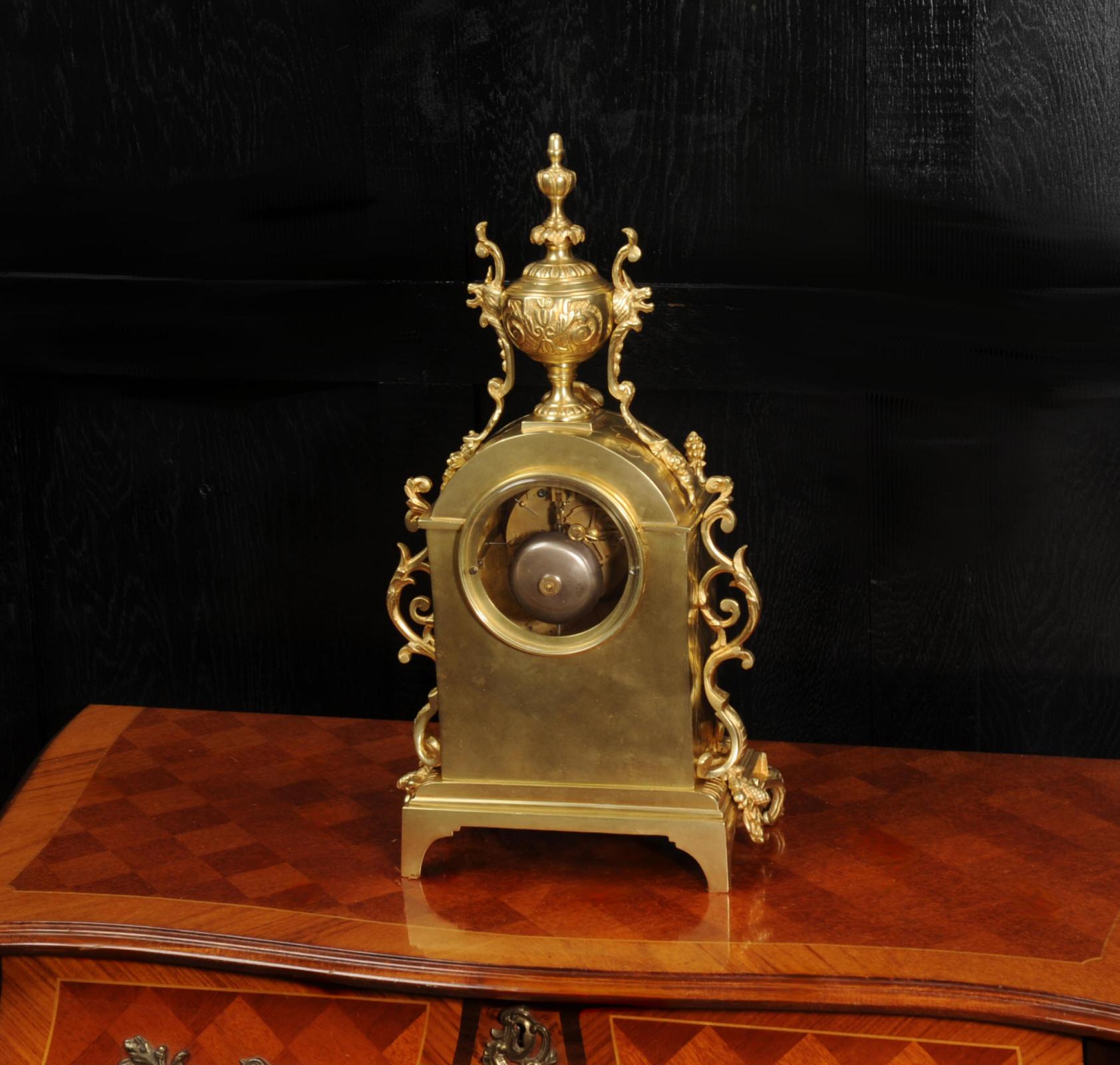 Horloge baroque française d'antiquités en bronze doré en vente 5