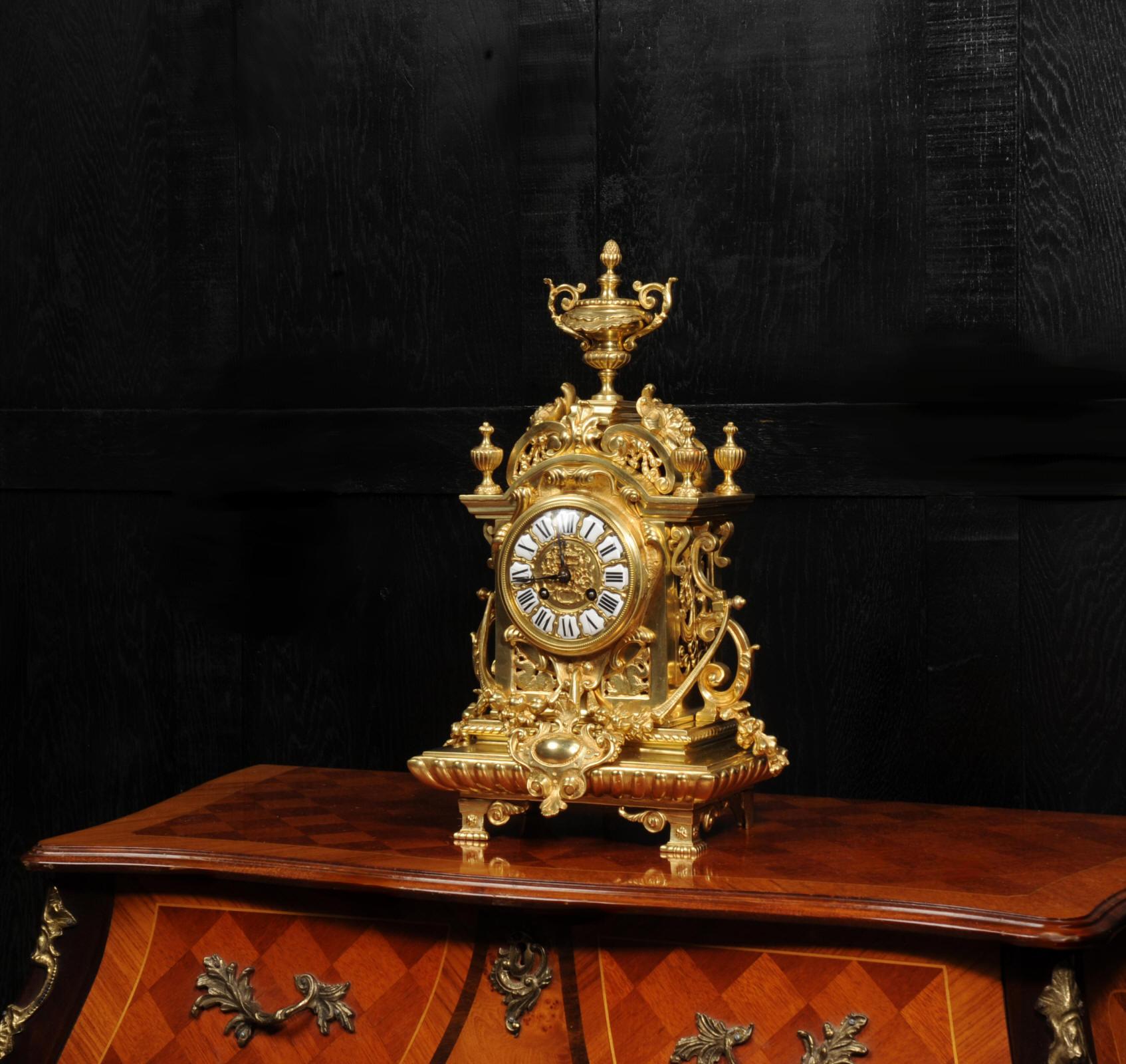 Baroque Horloge baroque française d'antiquités en bronze doré