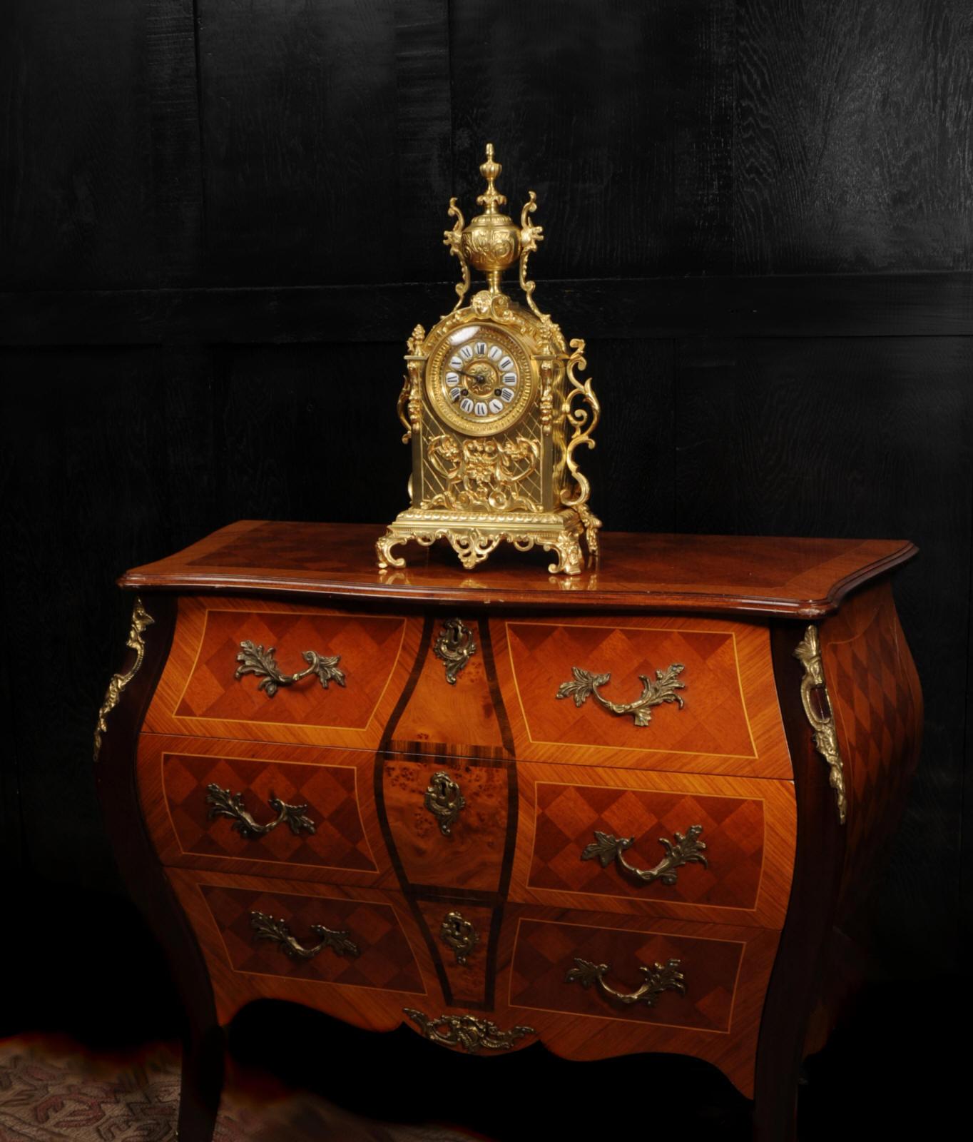 Horloge baroque française d'antiquités en bronze doré Bon état - En vente à Belper, Derbyshire