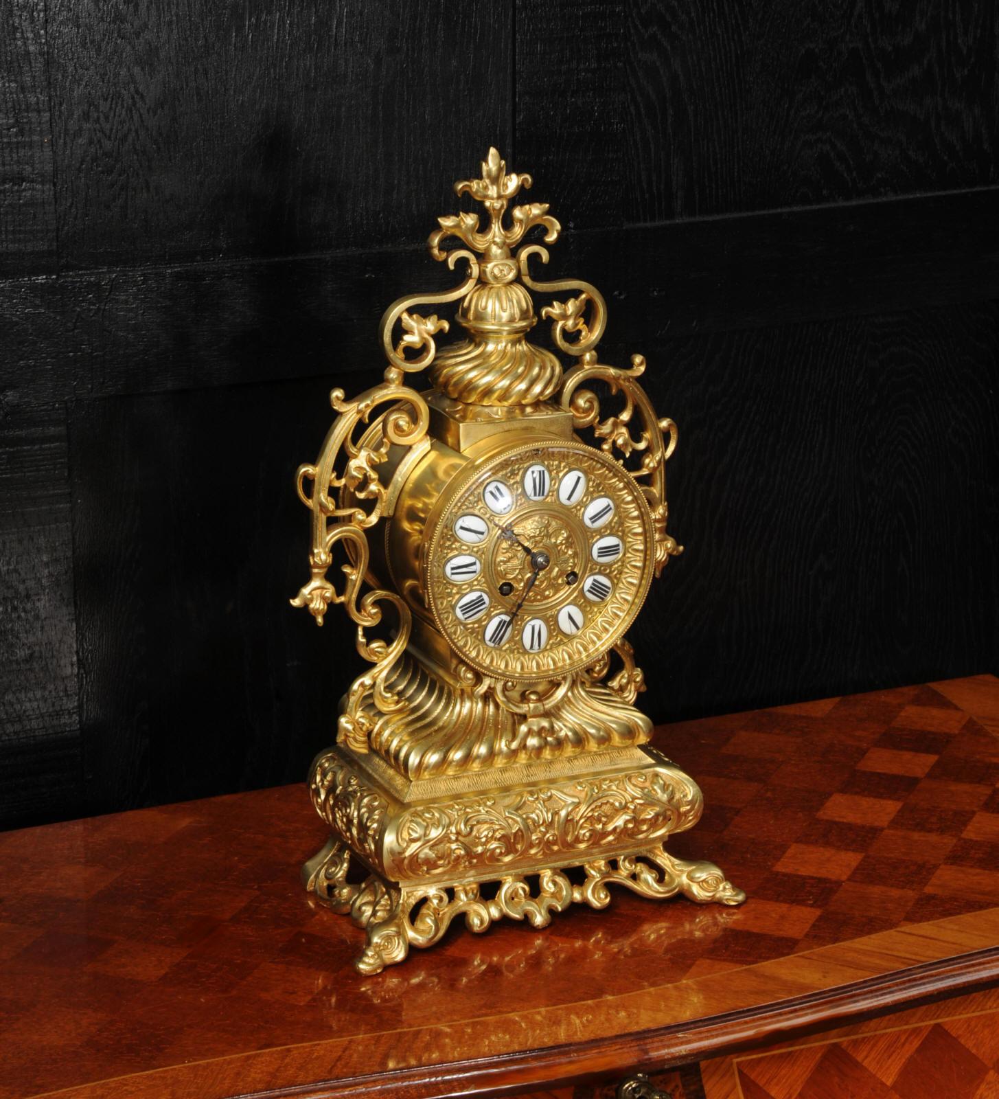 Antique French Reloj Barroco de Bronce Dorado en venta 4