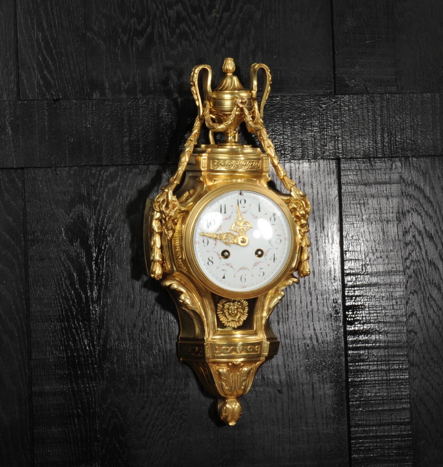 Antiguo Reloj de Pared Cartel Francés de Bronce Dorado Luis XVI en venta