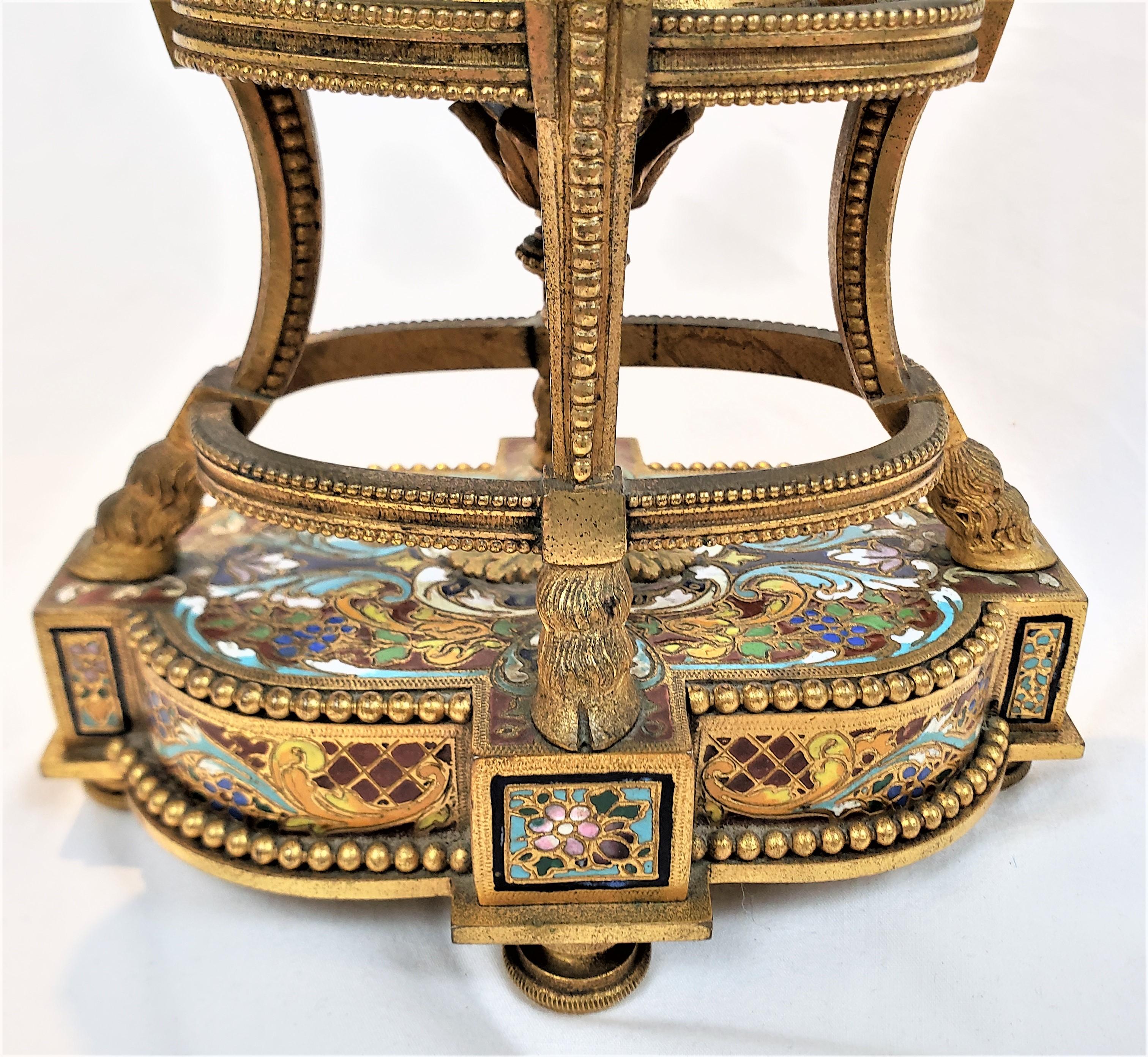 Antike französische Kaminsims- oder Tischuhr aus vergoldeter Bronze und Champleve 'Marie Antoinette' im Angebot 4