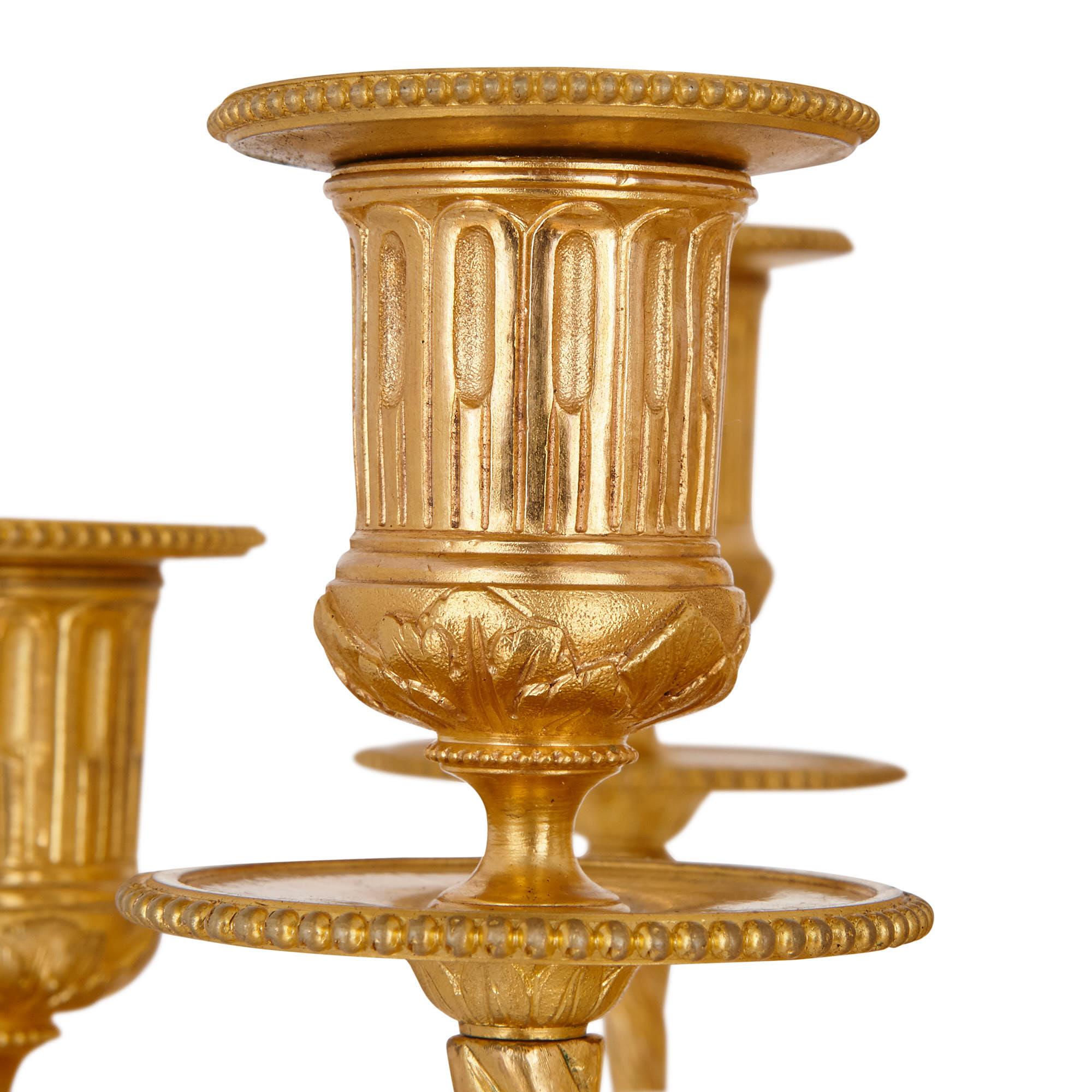 Antikes französisches Uhren-Set aus vergoldeter Bronze von Royer (Vergoldet) im Angebot