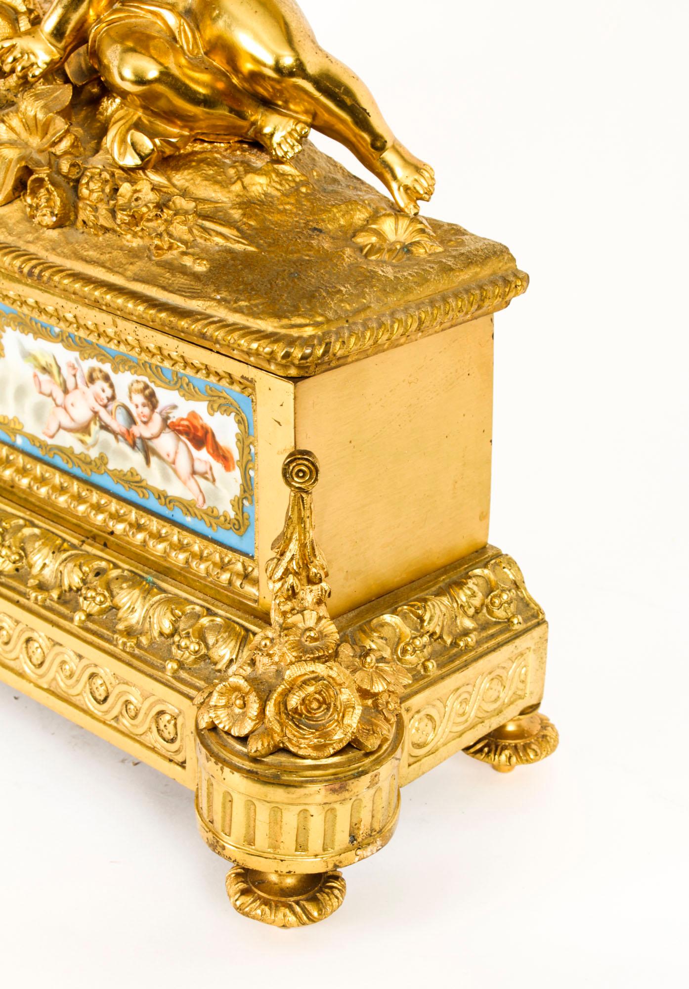 Antico orologio francese in bronzo dorato con ritratto di Molière del XIX secolo in vendita 2
