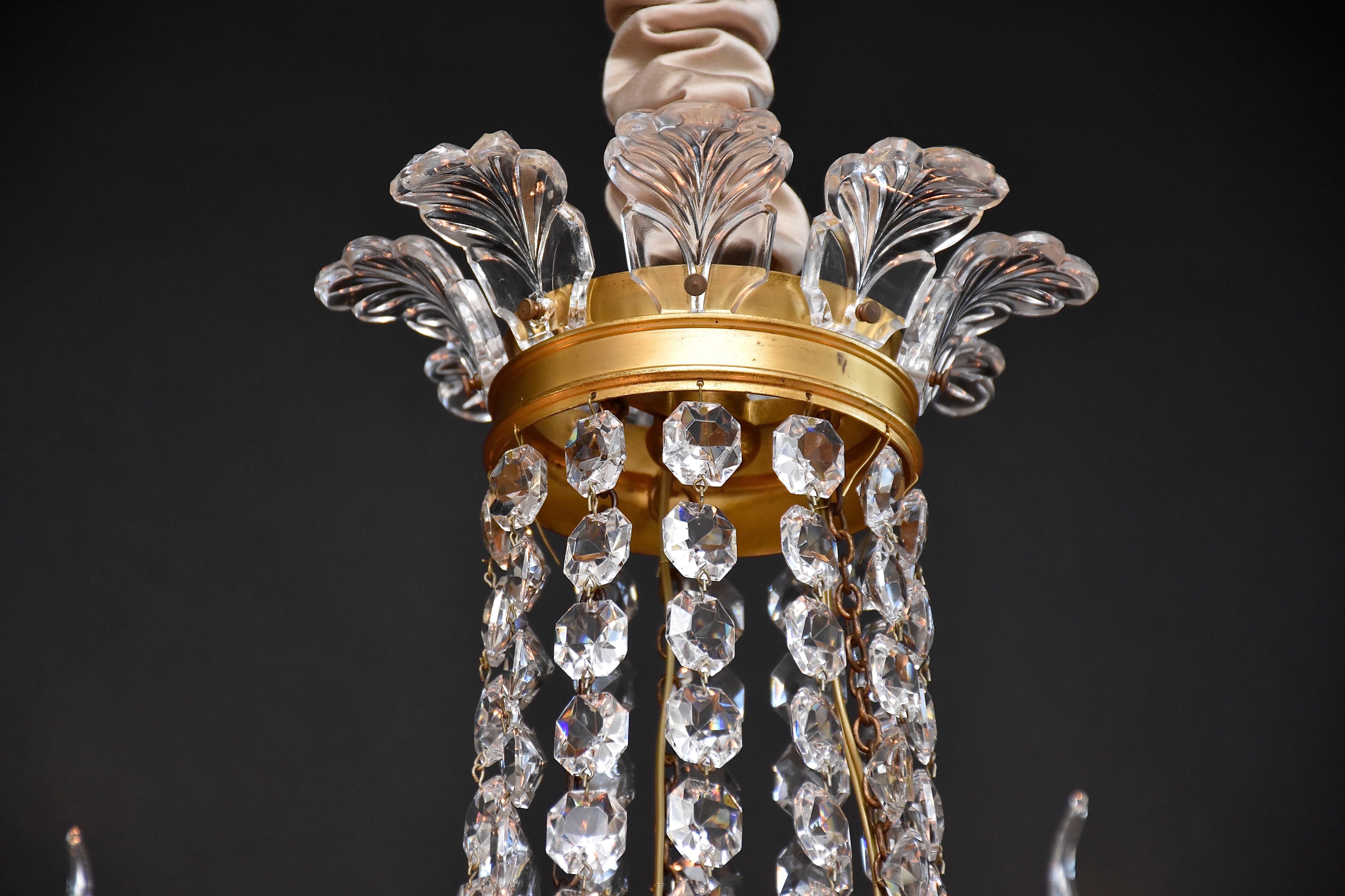 Doré Lustre français ancien de Baccarat en cristal taillé en bronze doré en vente