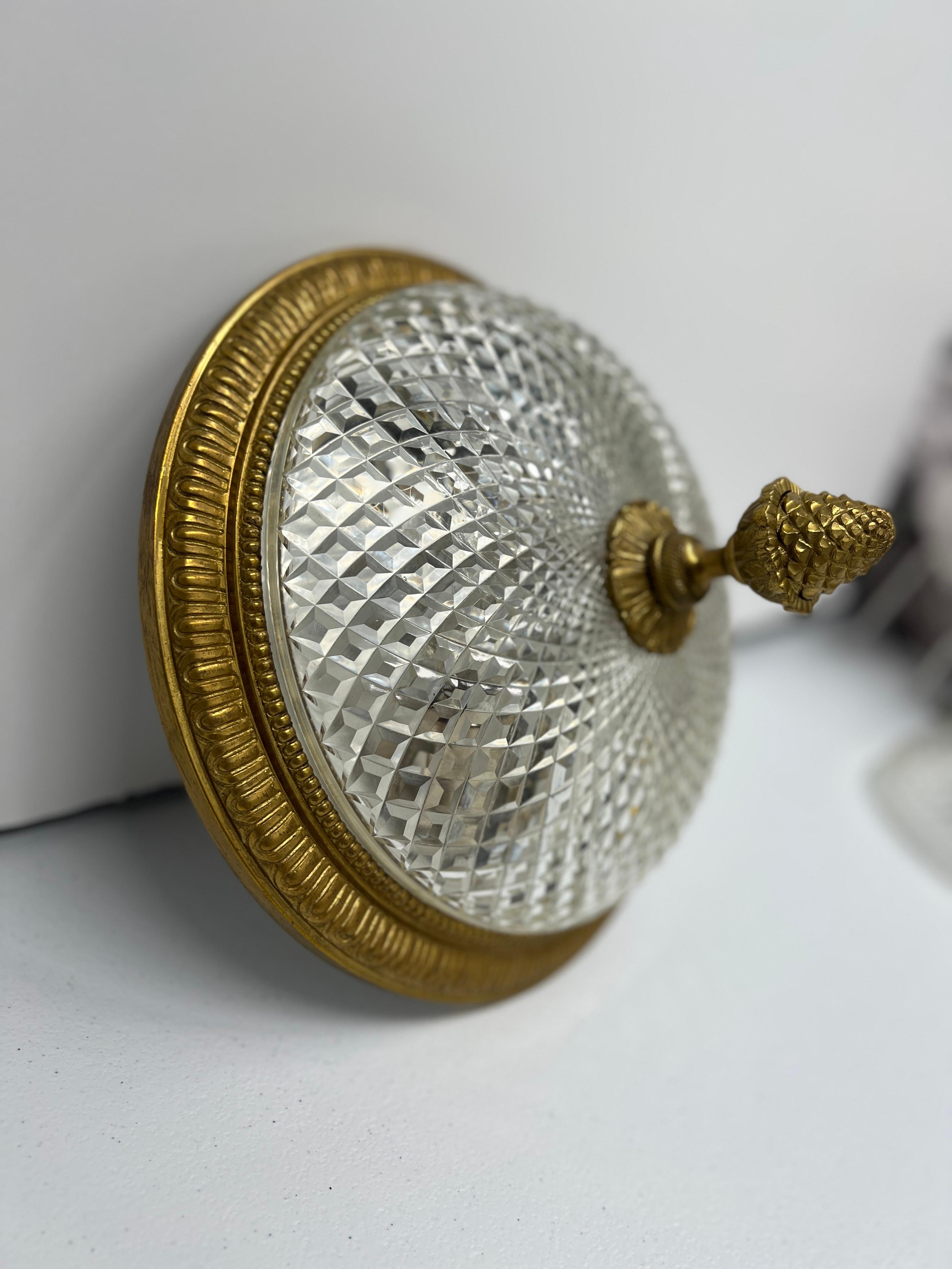 Francese Antique French Bronzo dorato e Cristallo tagliato stile Reggenza 2 luci in vendita