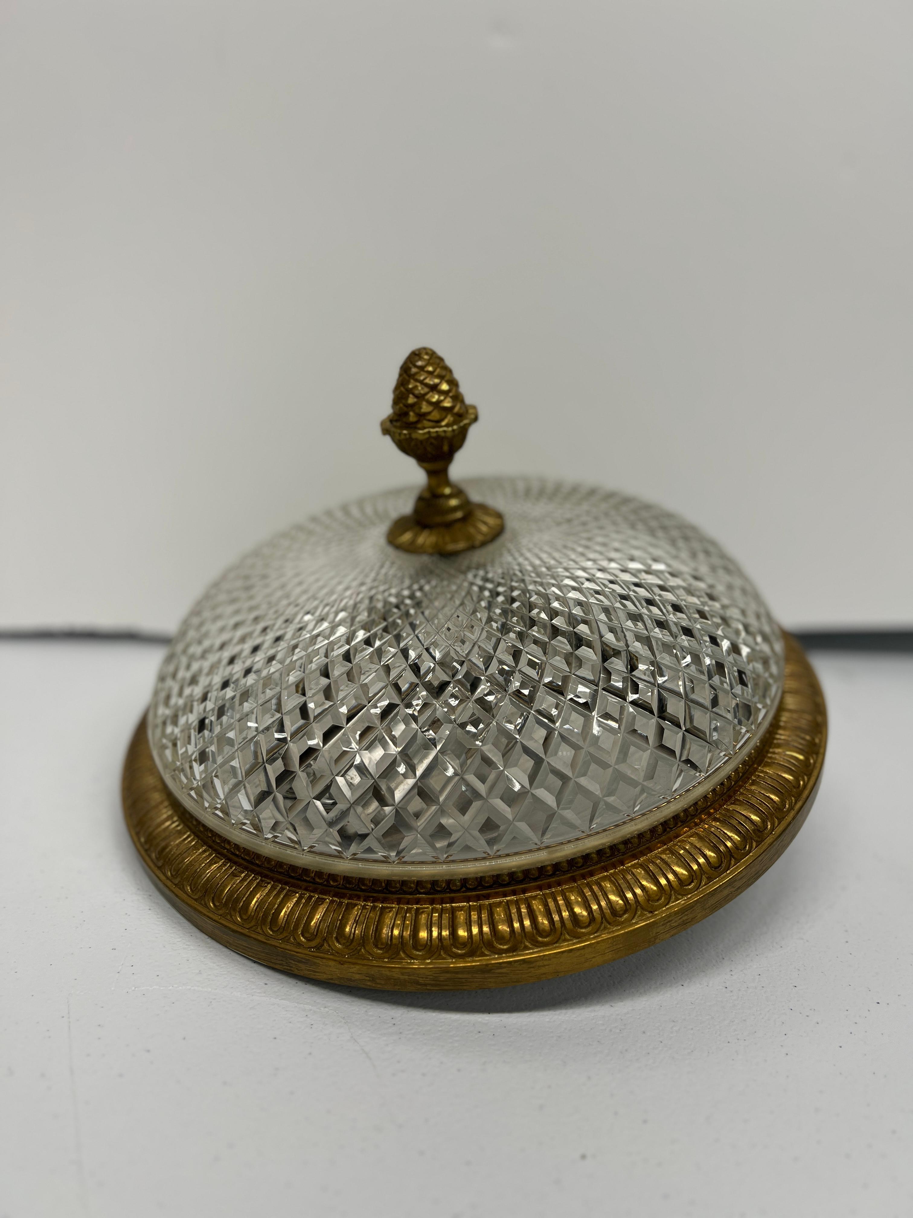 Francese Antique French Bronzo dorato e cristallo tagliato stile Reggenza 3 luci in vendita