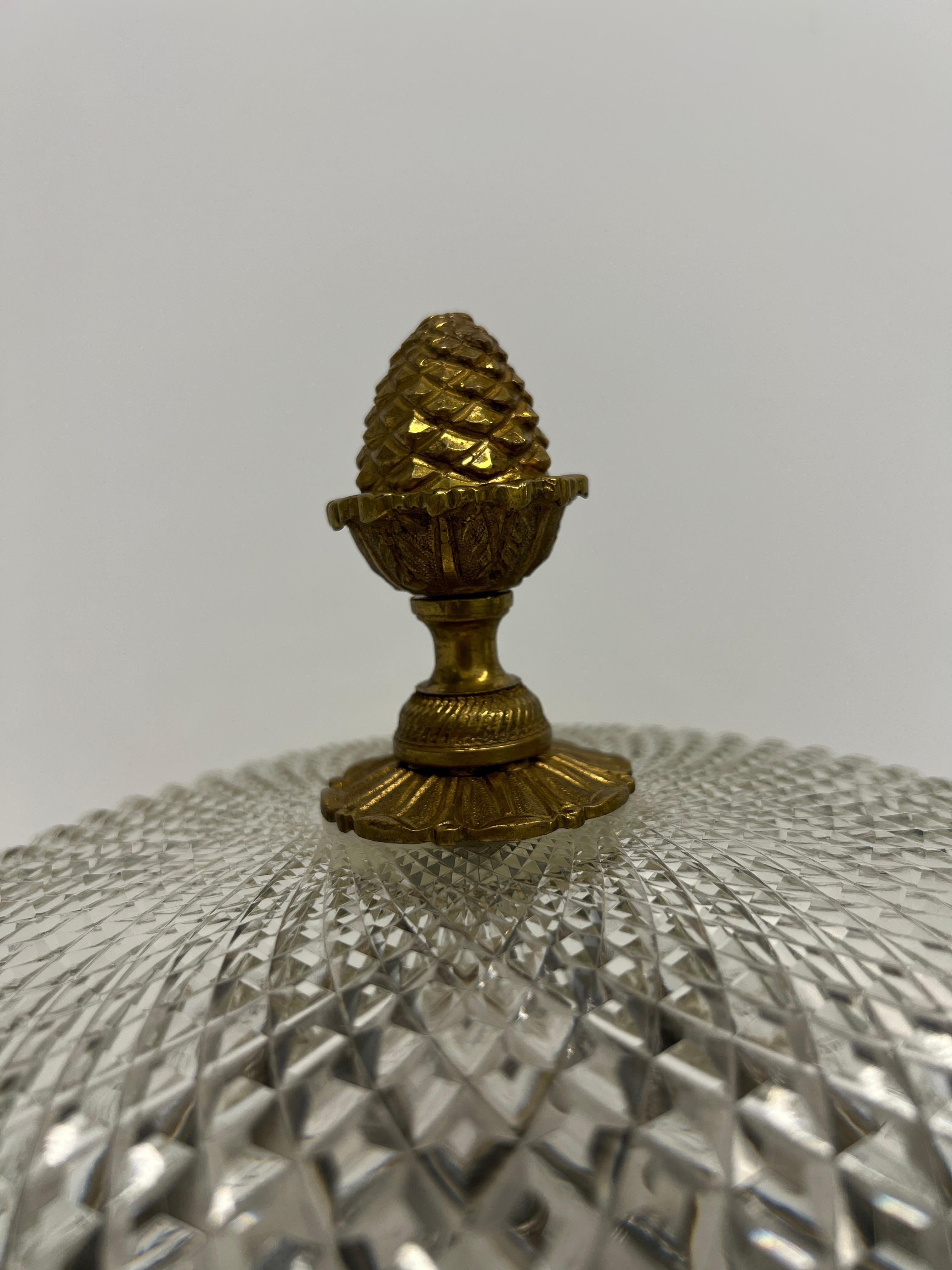 Antique French Bronzo dorato e cristallo tagliato stile Reggenza 3 luci In condizioni buone in vendita a Atlanta, GA