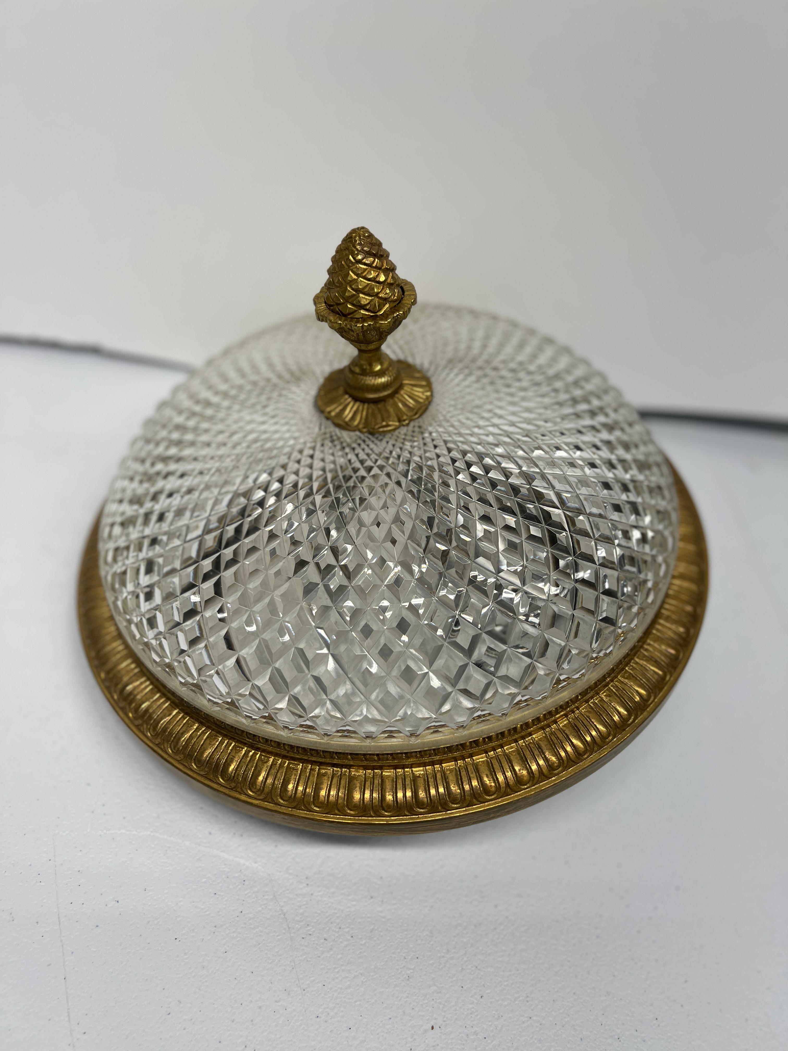 XX secolo Antique French Bronzo dorato e cristallo tagliato stile Reggenza 3 luci in vendita
