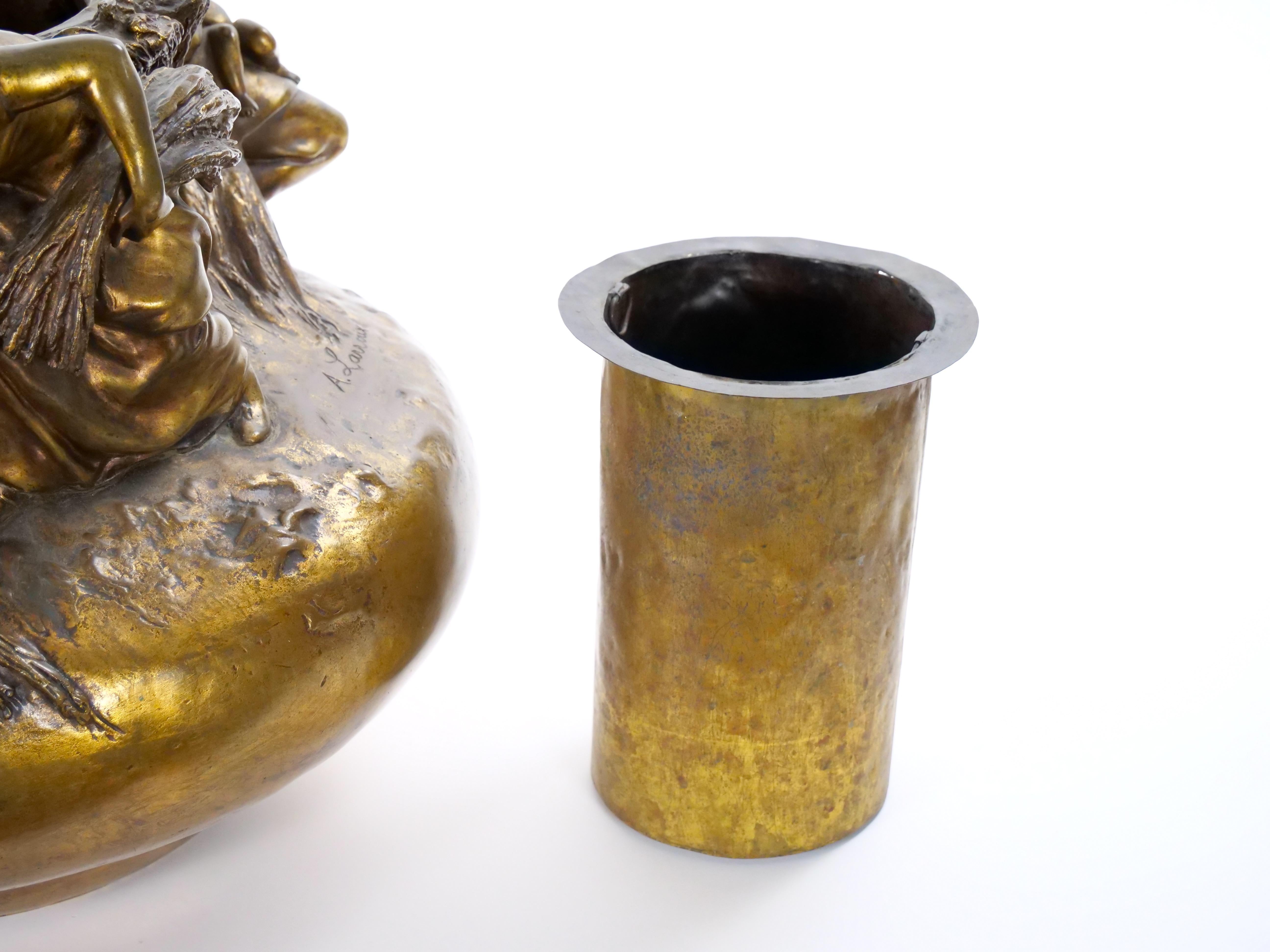 Antique French Gilt Bronze Figural Vase by Antonin Larroux (1859-1913) Bon état - En vente à Tarry Town, NY