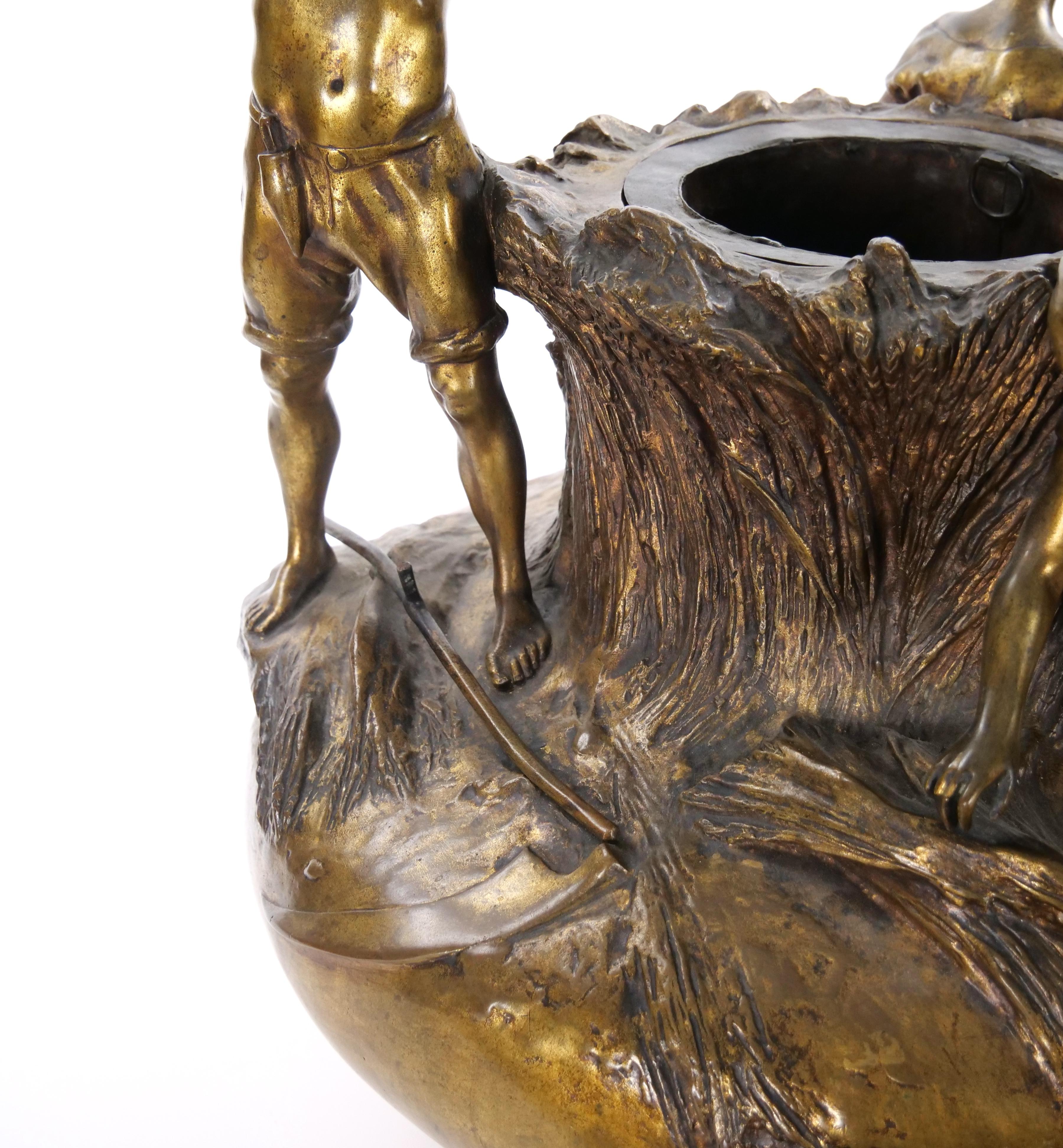 Antique French Gilt Bronze Figural Vase by Antonin Larroux (1859-1913) en vente 3