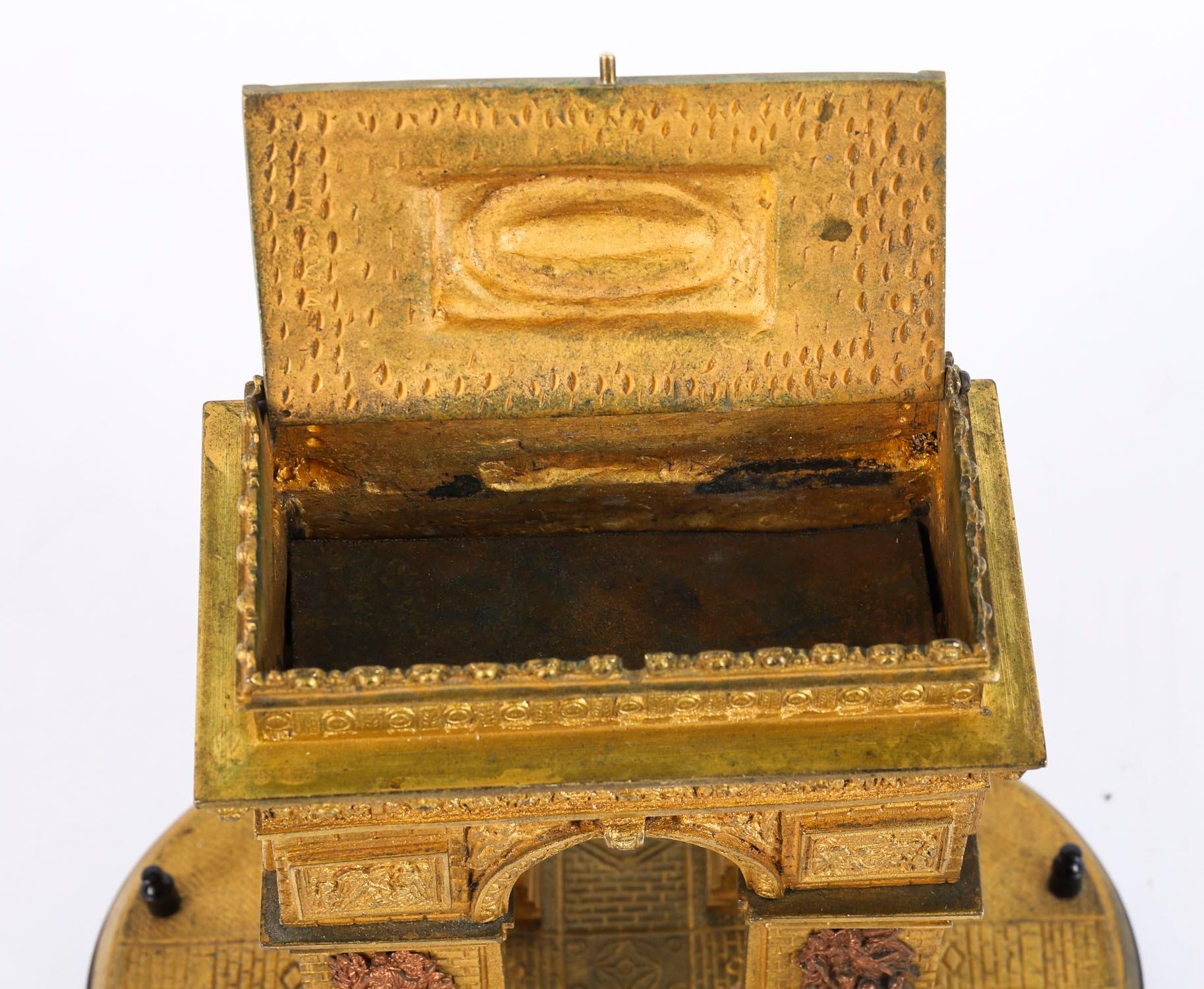 Antique French Gilt Bronze Grand Tour Model of The Arc de Triomphe (Arco di Trionfo) XIX secolo 8