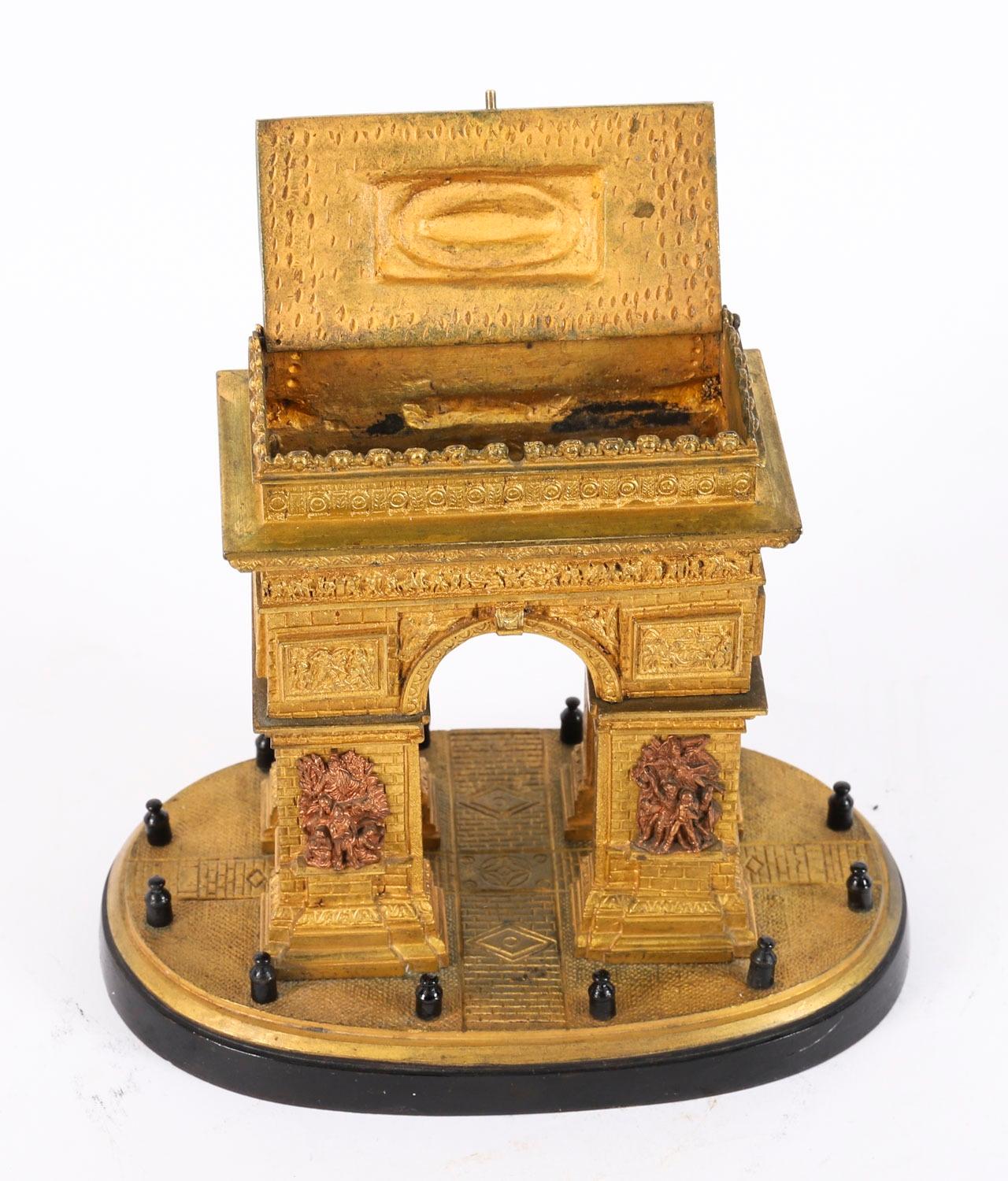 Antique French Gilt Bronze Grand Tour Model of The Arc de Triomphe (Arco di Trionfo) XIX secolo In condizioni buone a London, GB