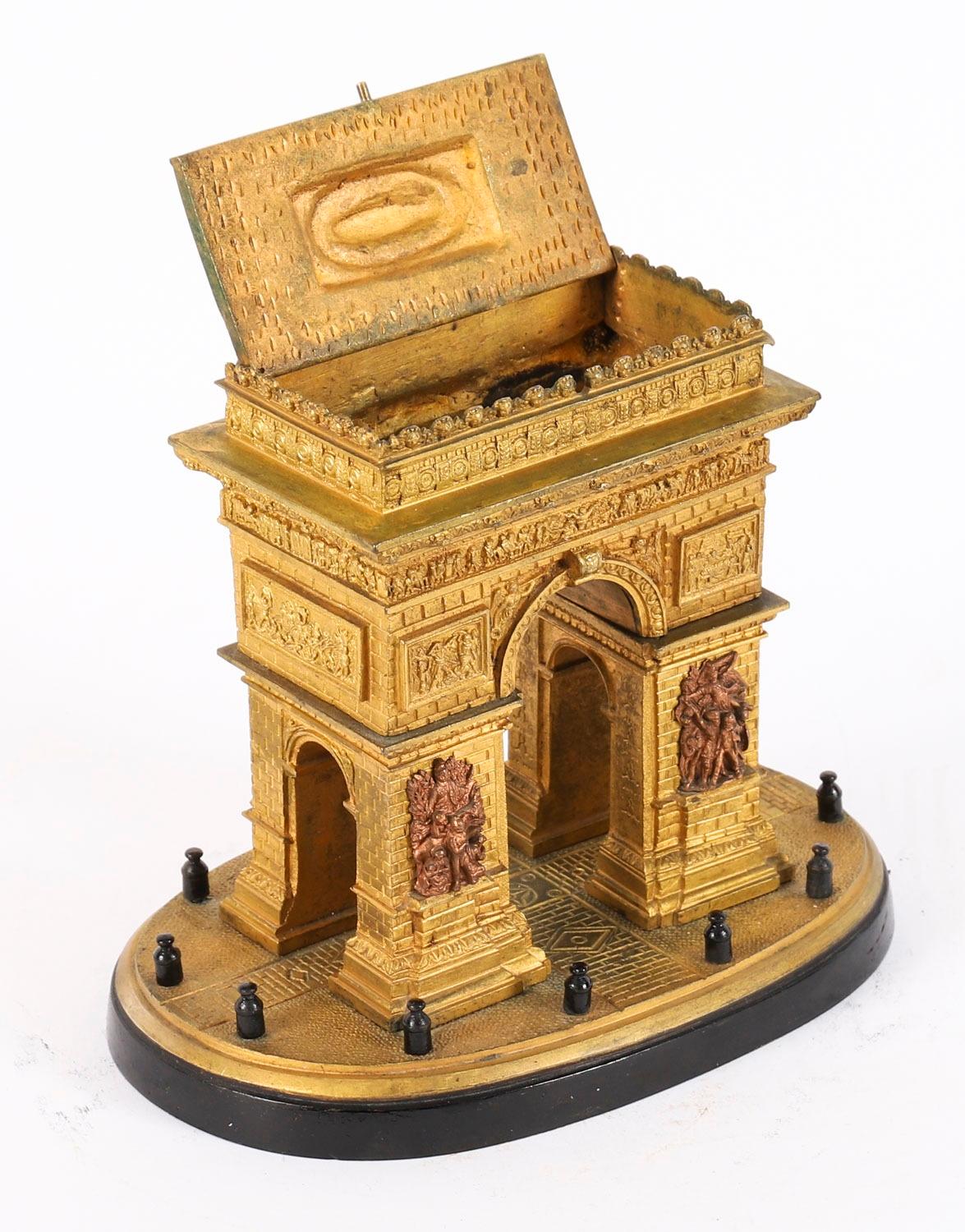 Metà XIX secolo Antique French Gilt Bronze Grand Tour Model of The Arc de Triomphe (Arco di Trionfo) XIX secolo