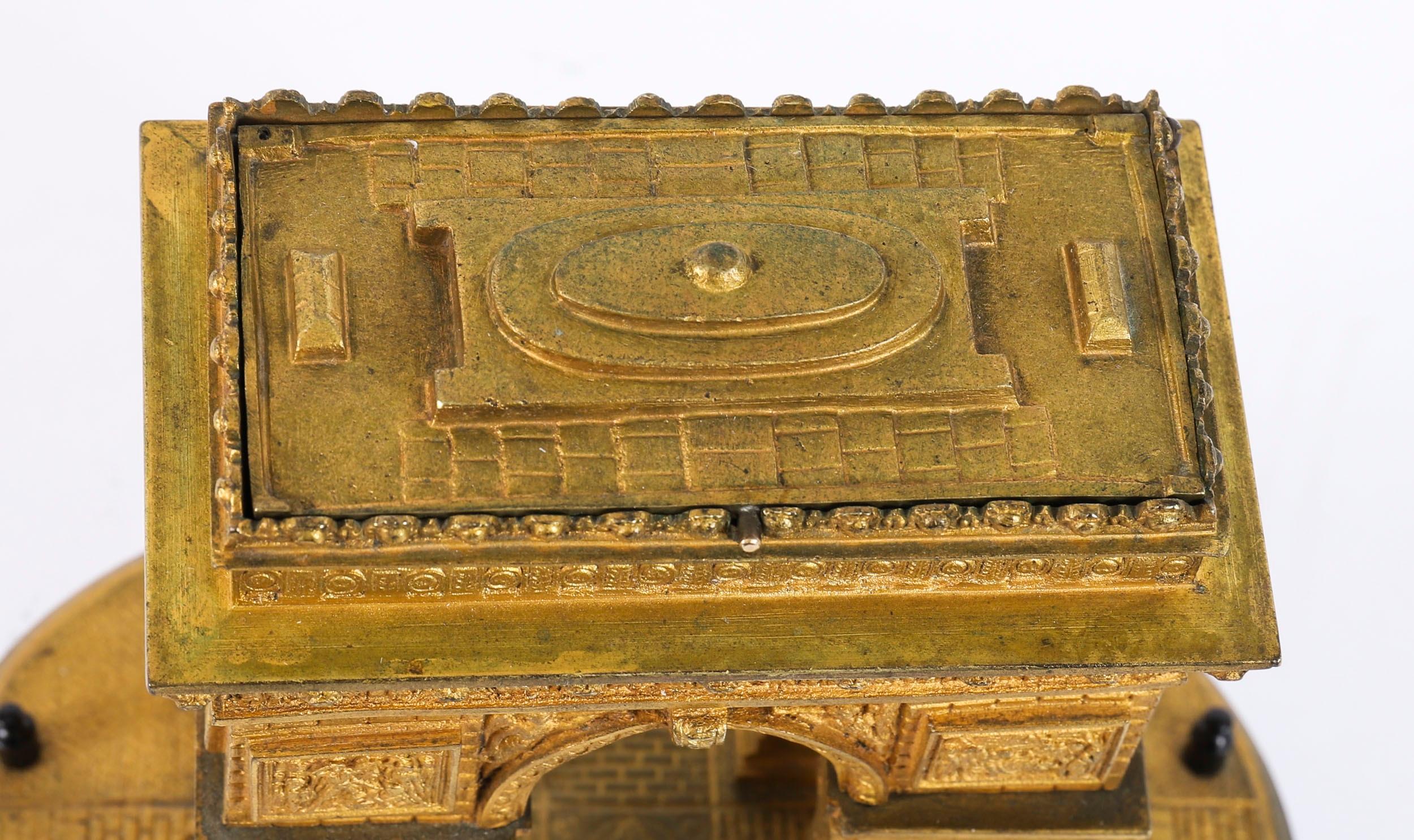 Antique French Gilt Bronze Grand Tour Model of The Arc de Triomphe (Arco di Trionfo) XIX secolo 1