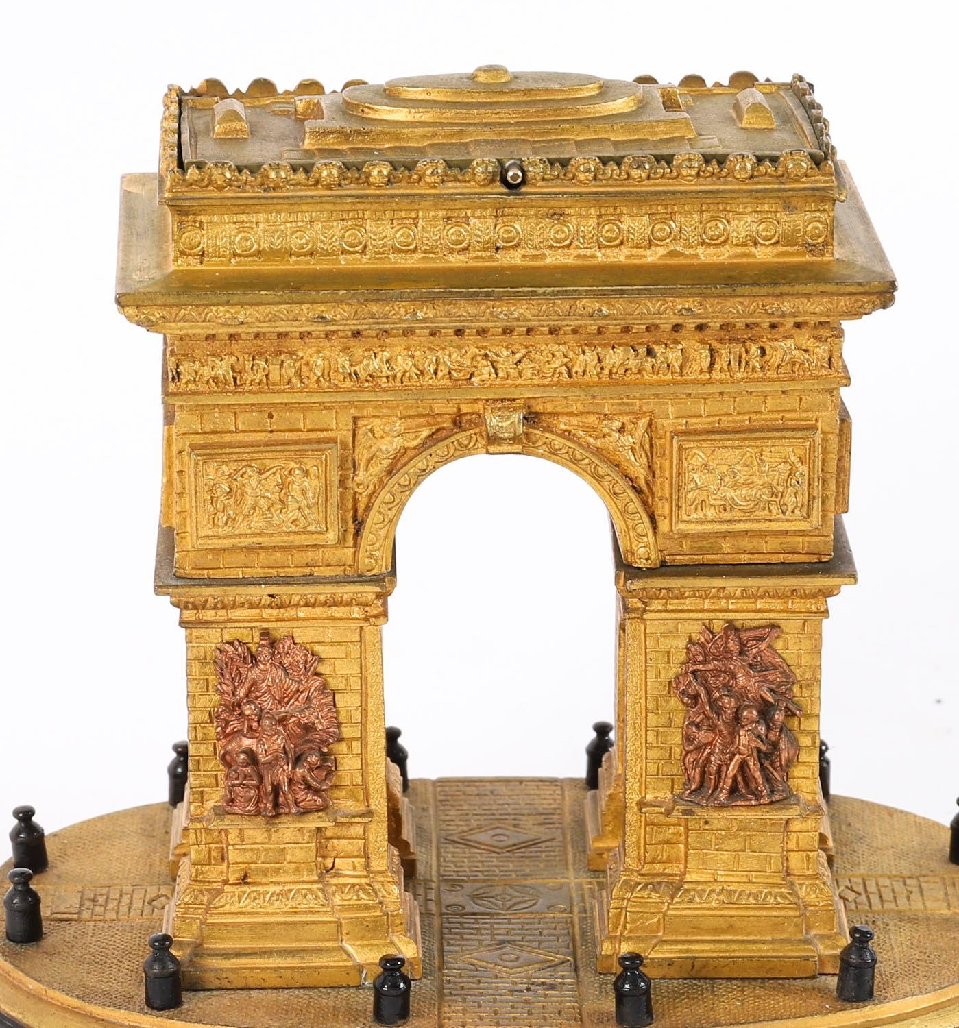Antique French Gilt Bronze Grand Tour Model of The Arc de Triomphe (Arco di Trionfo) XIX secolo 2