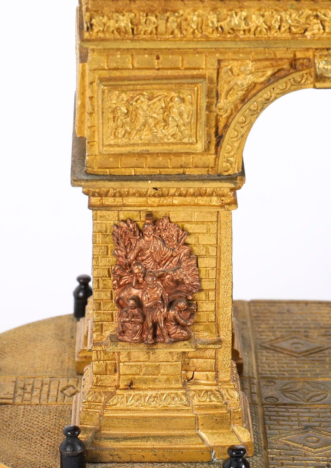 Antique French Gilt Bronze Grand Tour Model of The Arc de Triomphe (Arco di Trionfo) XIX secolo 4