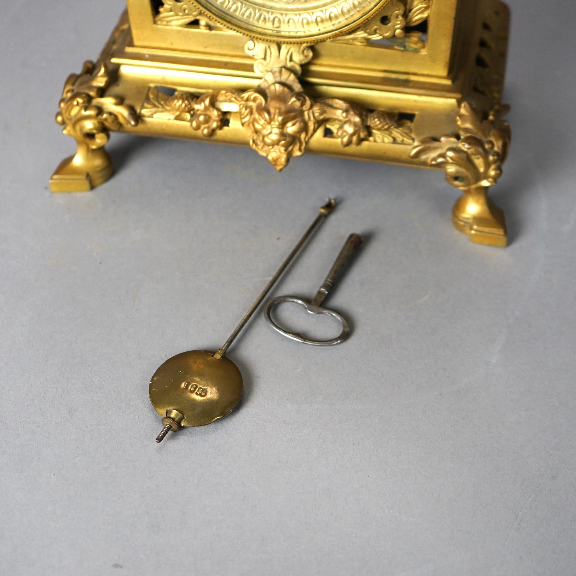 Horloge de cheminée ancienne en bronze doré, 19ème siècle Bon état à Big Flats, NY