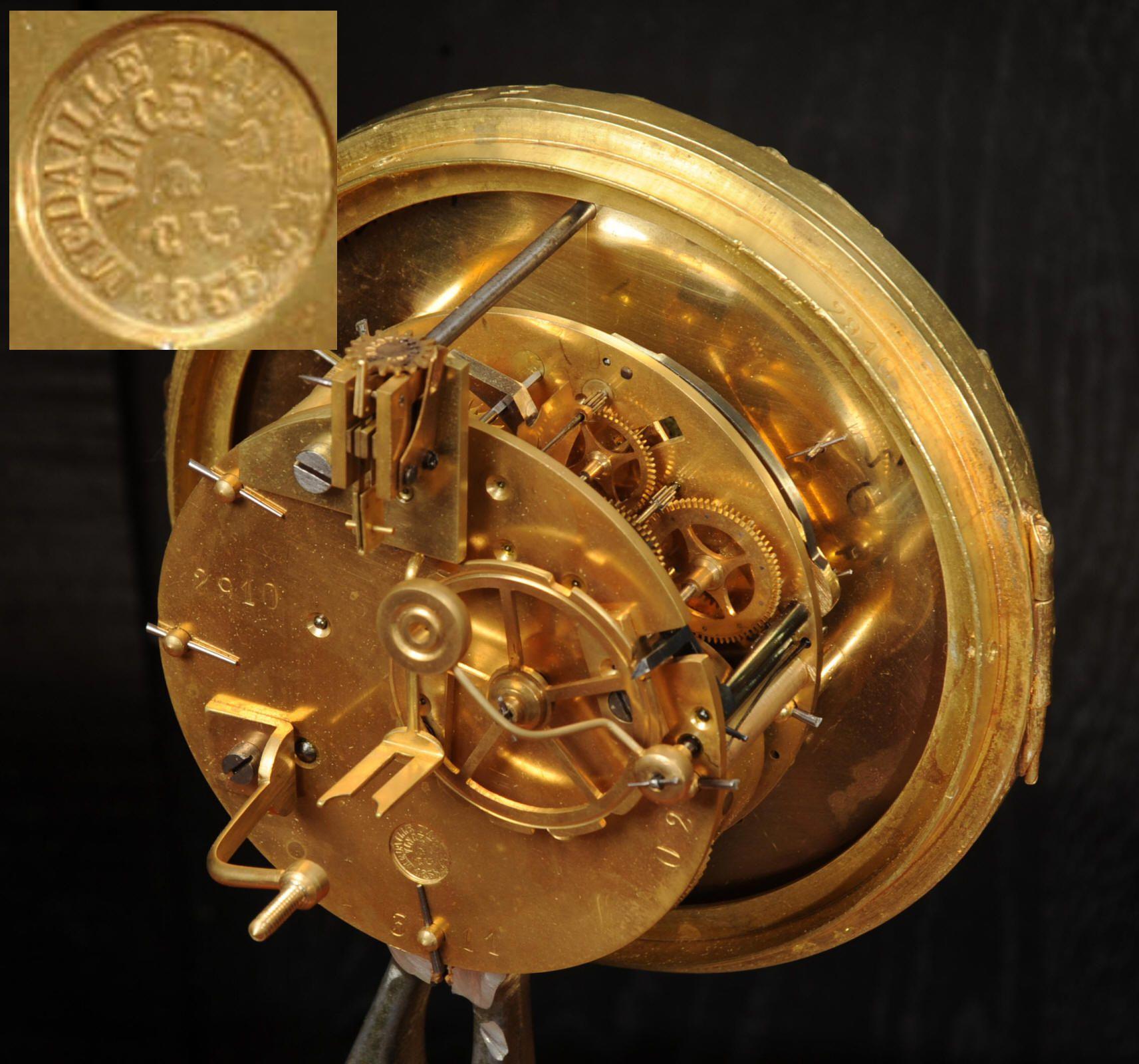 Antiquité française bronze doré Rococo horloge murale Cartel en vente 10