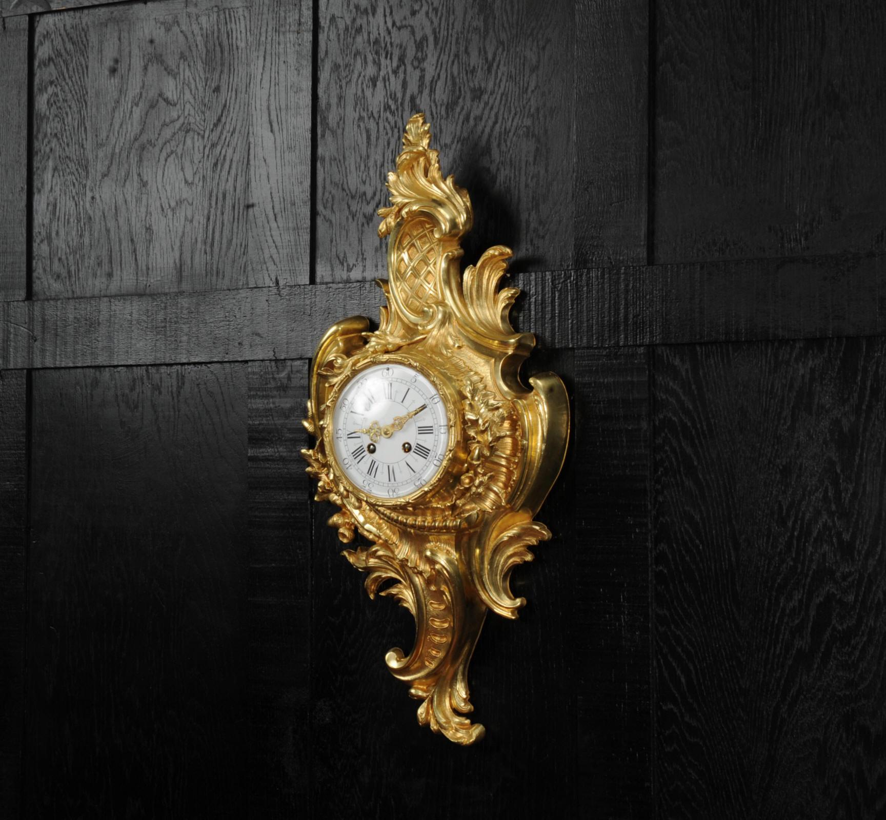 Rococo Pendule de cheminée rococo française ancienne en bronze doré