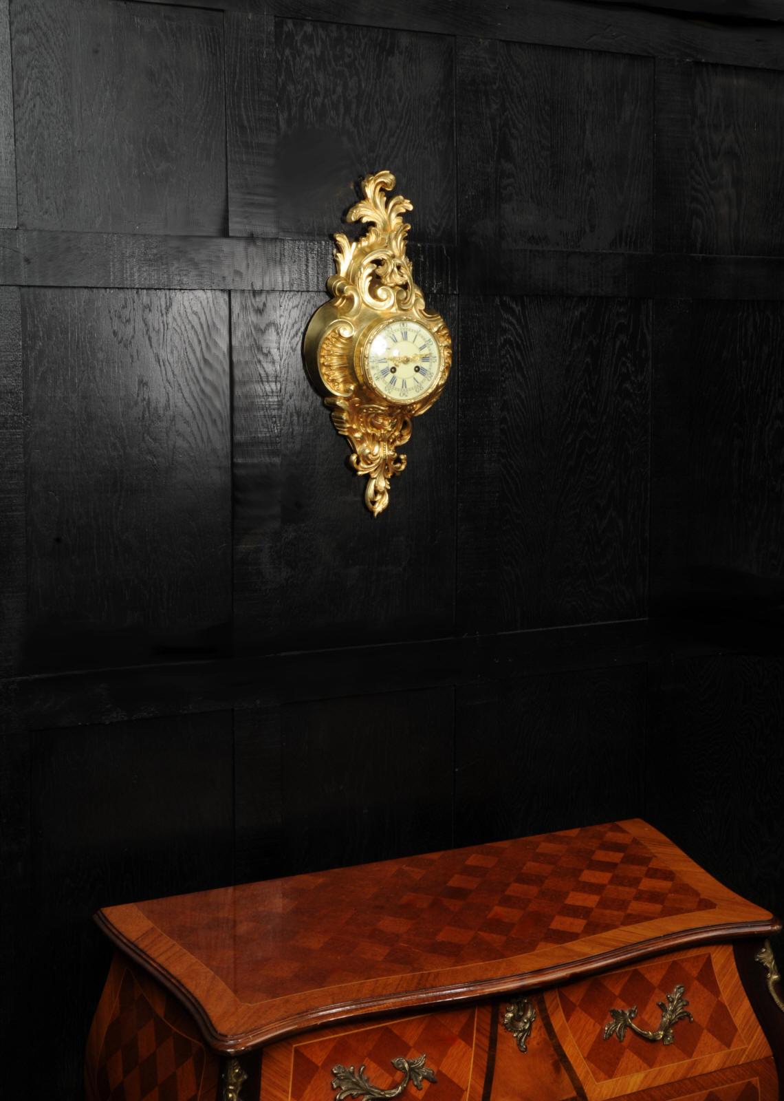 Antiquité française bronze doré Rococo horloge murale Cartel en vente 2