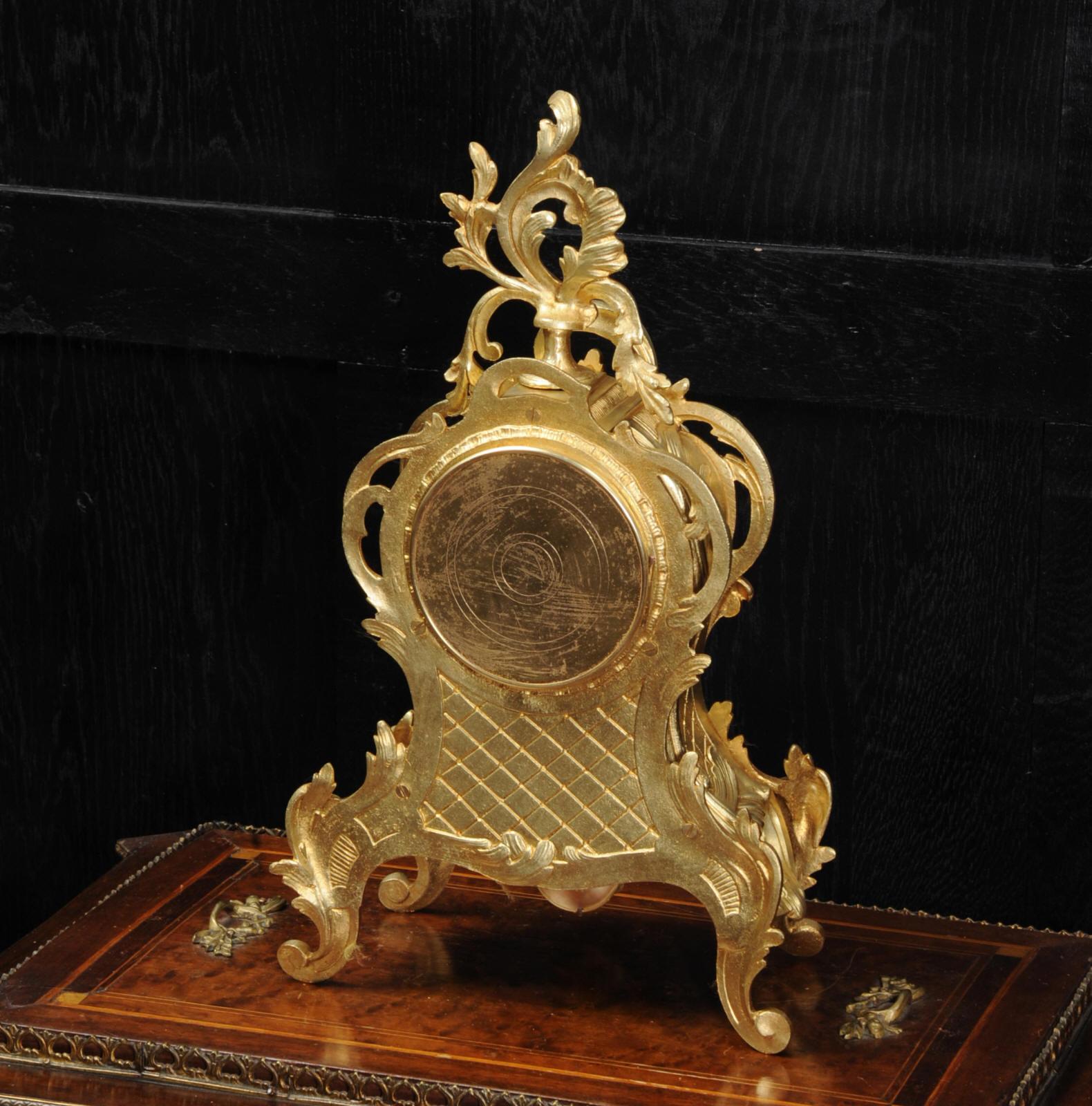 Pendule rococo française ancienne en bronze doré:: vers 1880 4