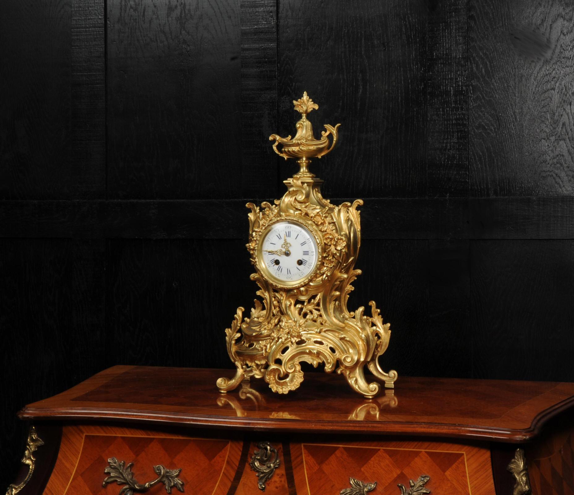 Antiguo Reloj French Rococo de Bronce Dorado Rococó en venta