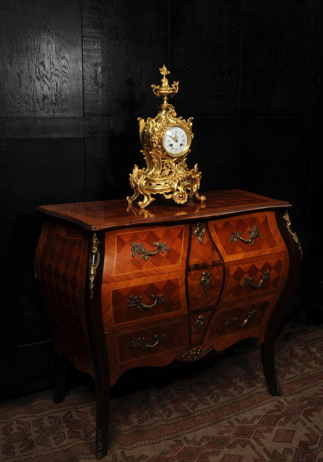 Antiguo Reloj French Rococo de Bronce Dorado Francés en venta