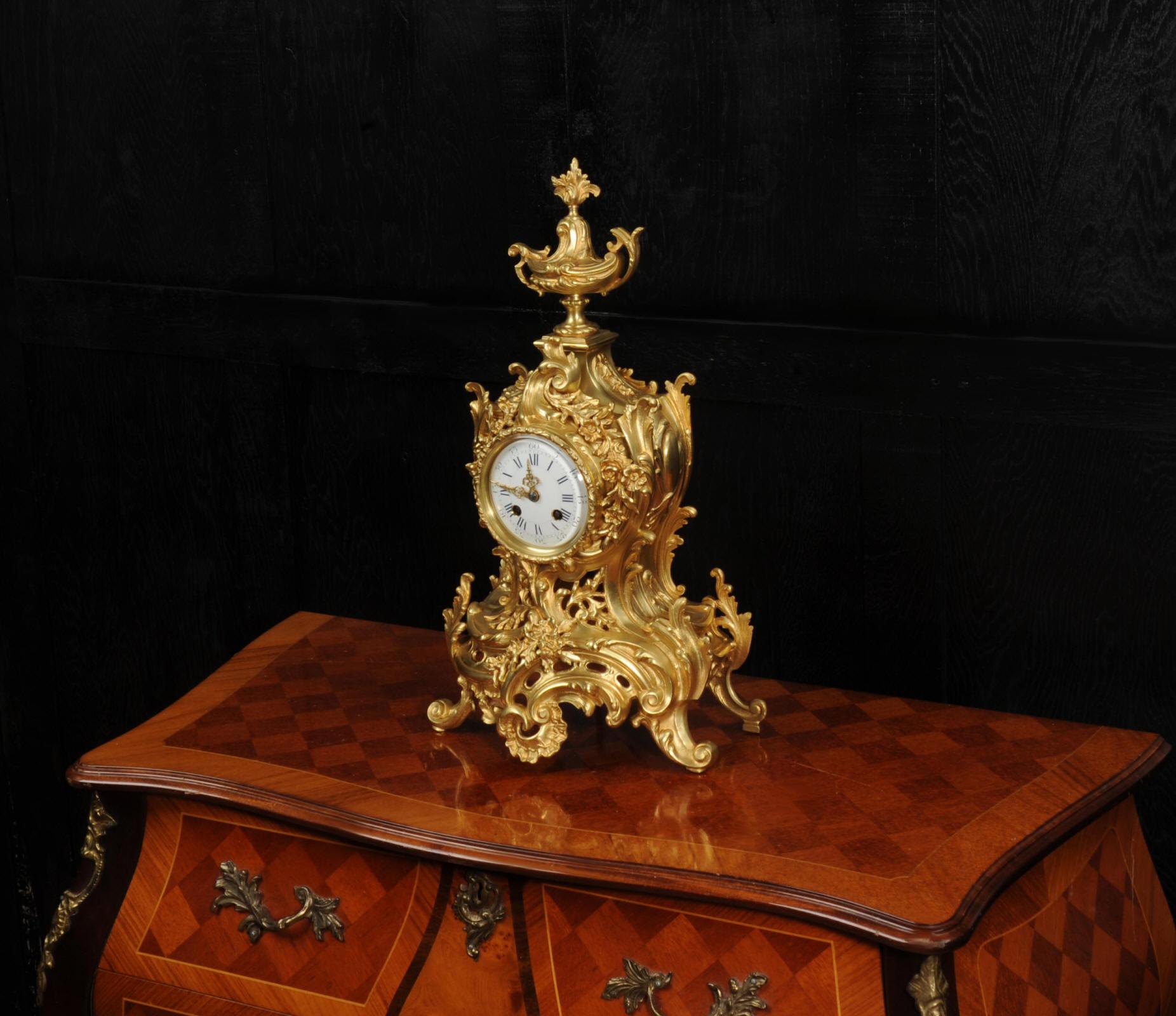 Antiguo Reloj French Rococo de Bronce Dorado en Bueno estado para la venta en Belper, Derbyshire