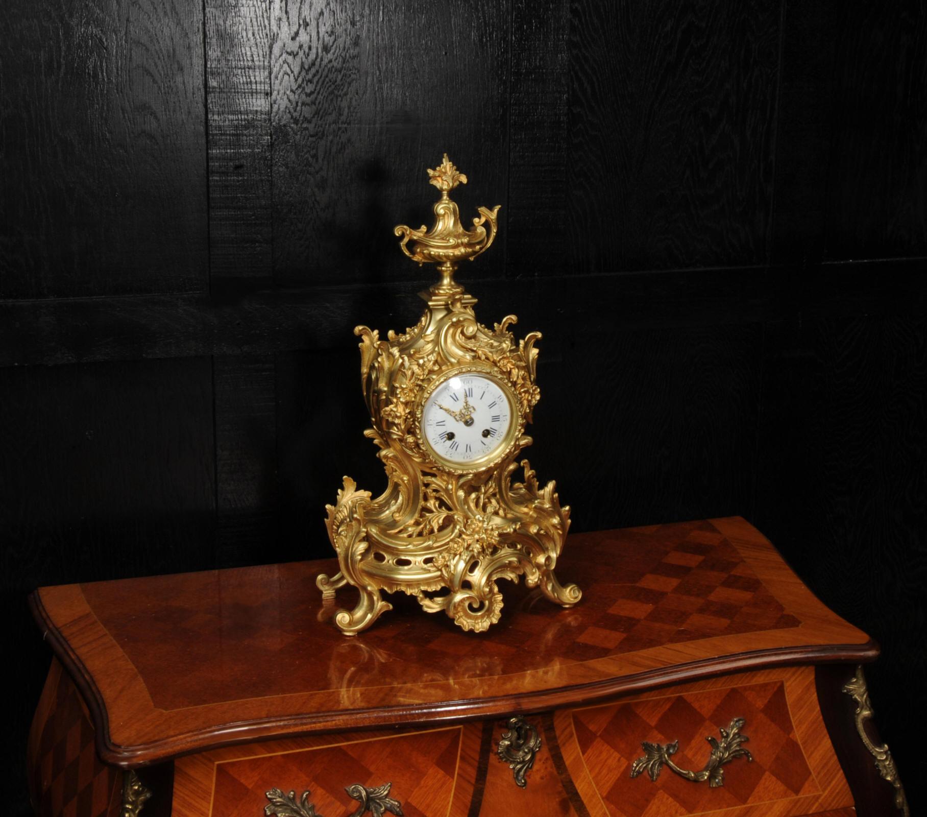 Antiguo Reloj French Rococo de Bronce Dorado siglo XIX en venta
