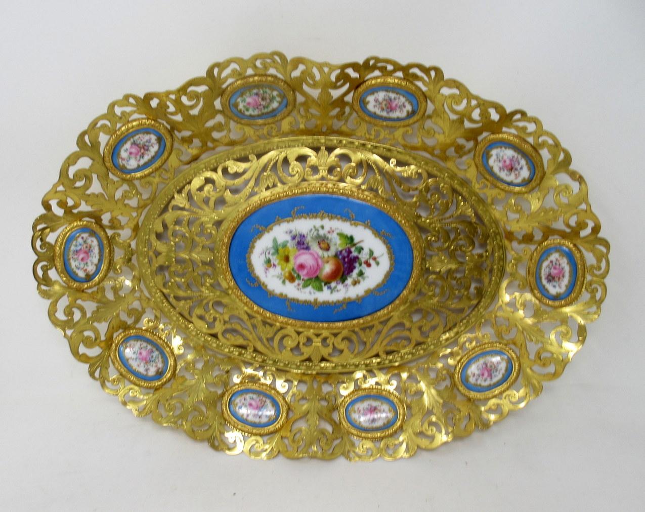 Stunning French gilt bronze table centerpiece or ladies dresser tray decorated with Sèvres soft paste porcelain hand painted inset medallions of outstanding quality, made during the last half of the 19th century

The main tray frame with a wide