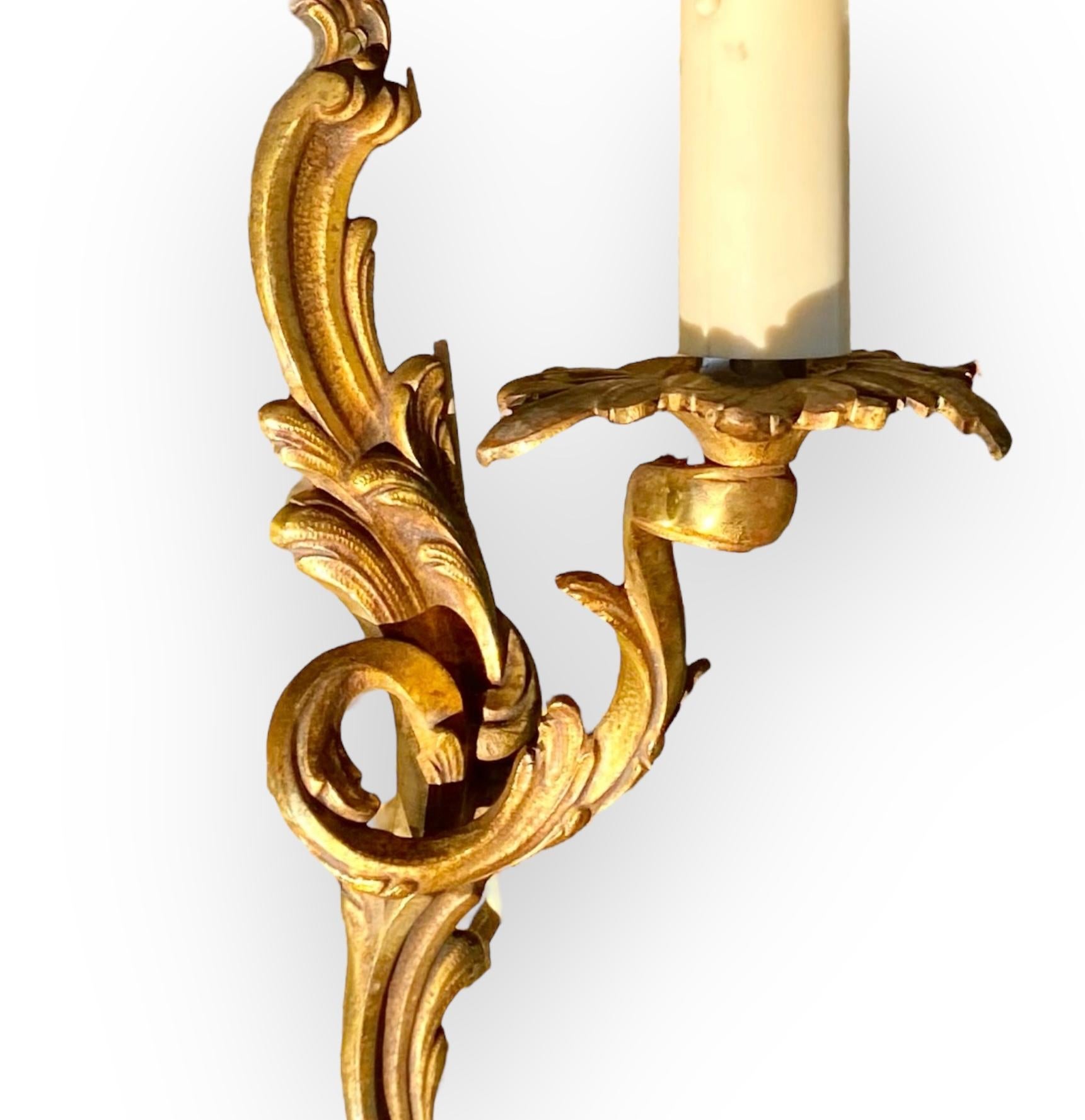 Lámpara de pared de un brazo en bronce dorado Antique French con pantalla de seda en venta 1