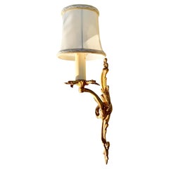 Applique murale à un bras en bronze doré Antique French avec abat-jour en soie