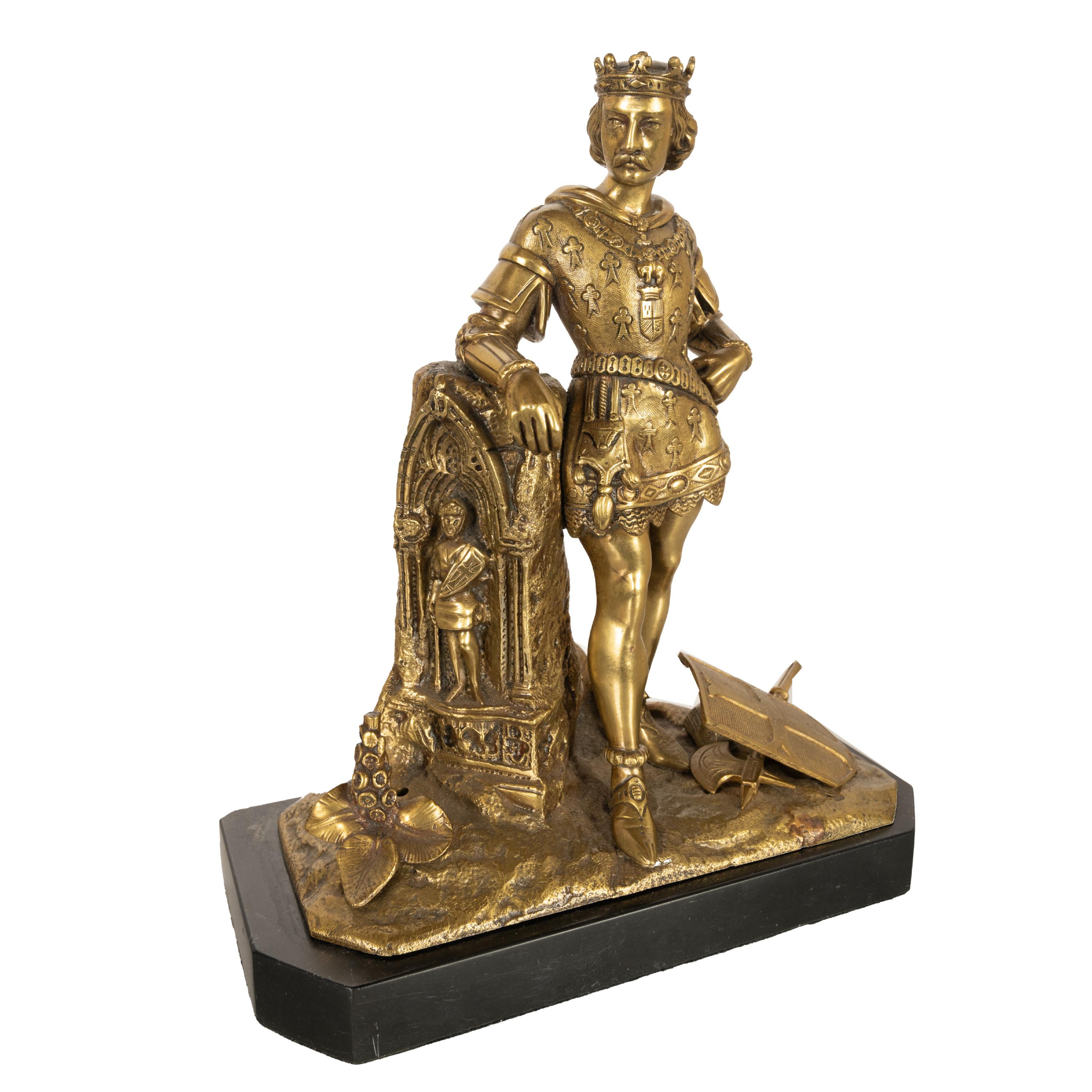 Bella statua antica in bronzo dorato del XIX secolo del re francese medievale Luigi VII di Francia, circa 1880. 
     Il re Luigi VII (1120-1180) fu il re di Francia dal 1137 fino alla sua morte e fu famoso per il suo ruolo nelle crociate. La statua