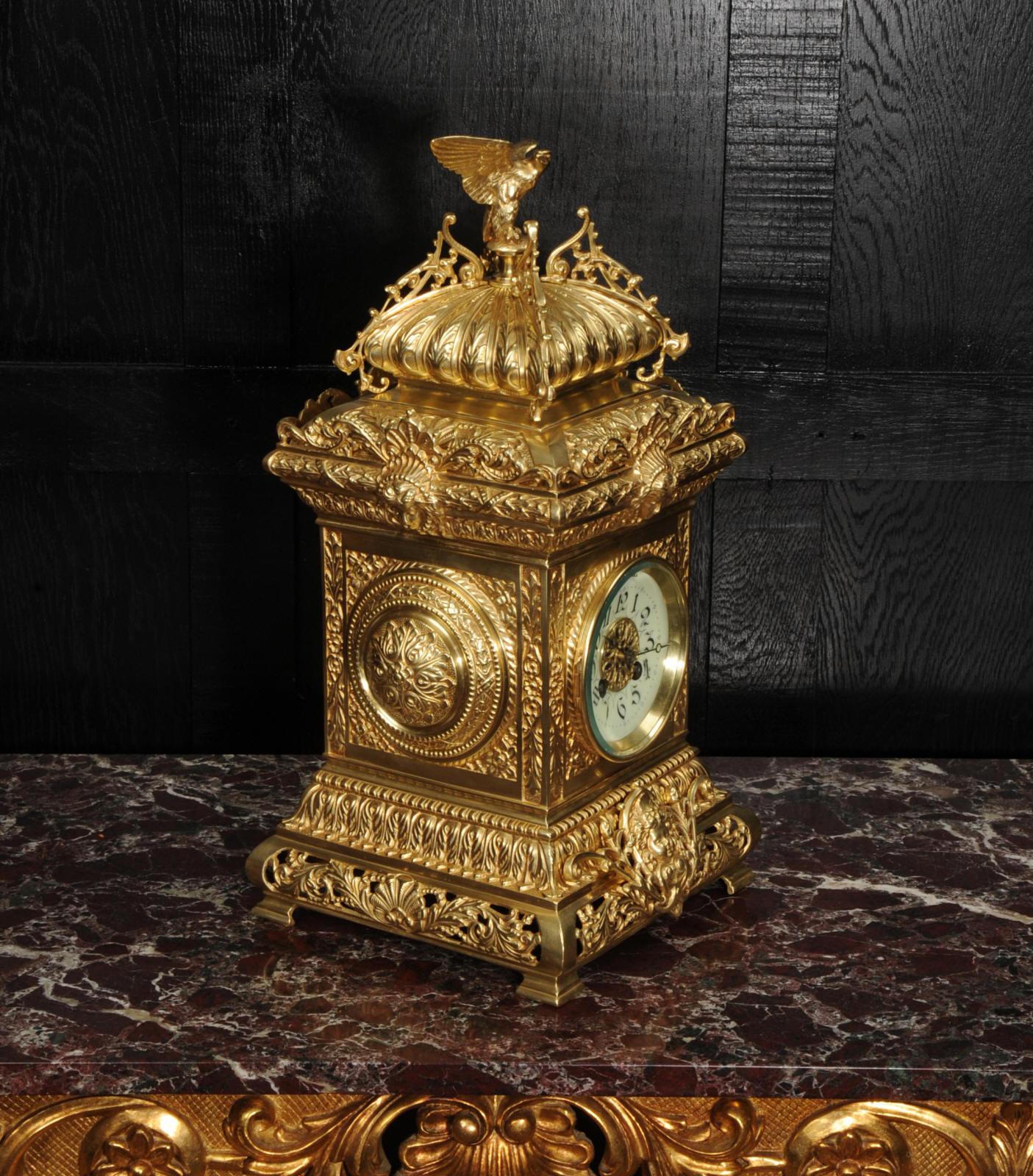 Reloj de sobremesa antiguo francés de bronce dorado - Águila en venta 5