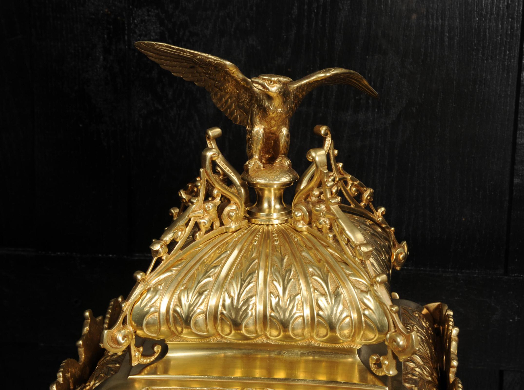 Reloj de sobremesa antiguo francés de bronce dorado - Águila en venta 8