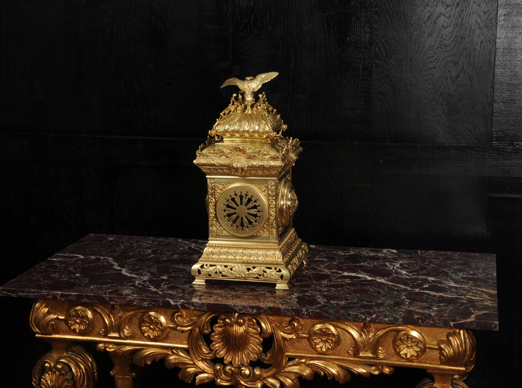 Reloj de sobremesa antiguo francés de bronce dorado - Águila en venta 9