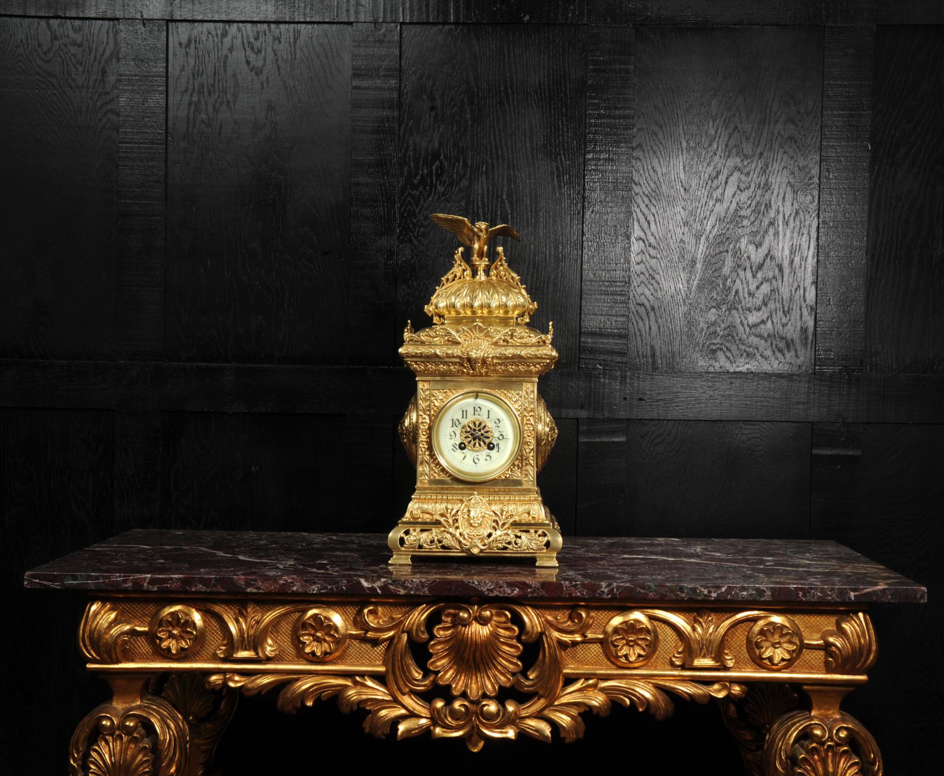 Reloj de sobremesa antiguo francés de bronce dorado - Águila siglo XIX en venta