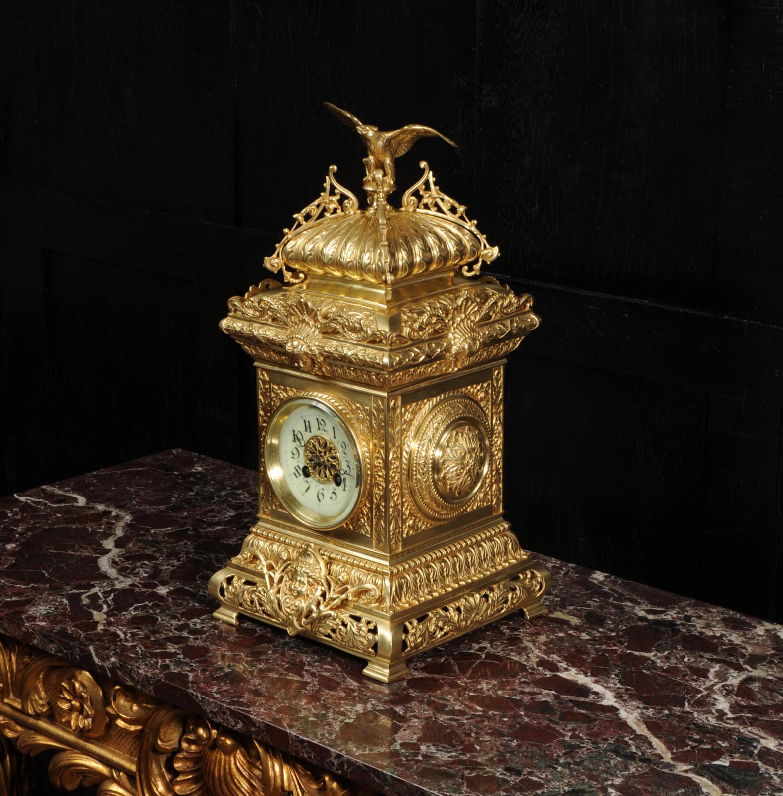 Reloj de sobremesa antiguo francés de bronce dorado - Águila en venta 1