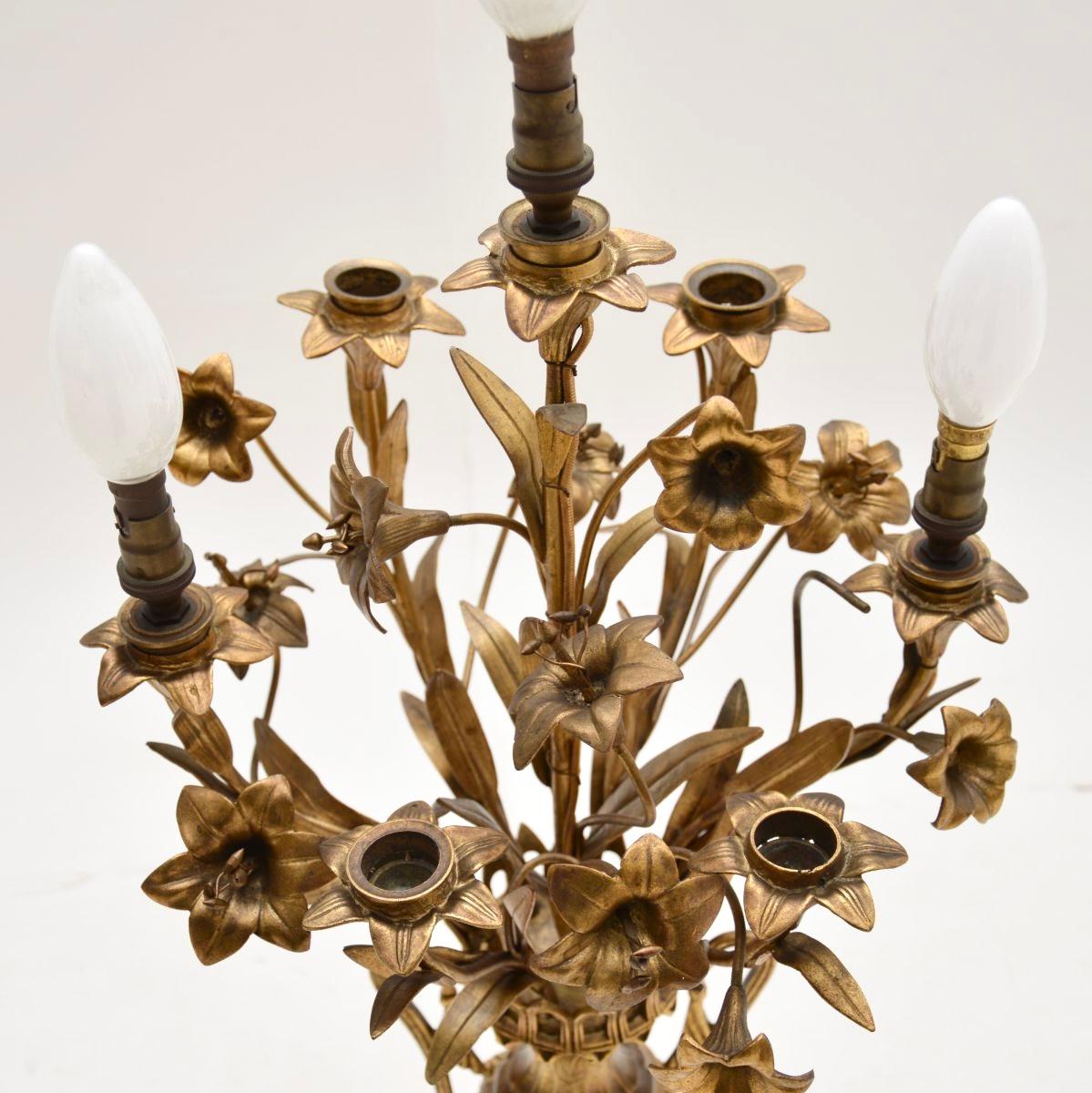 Français Lampe de bureau française d'antiquités en bronze doré en vente
