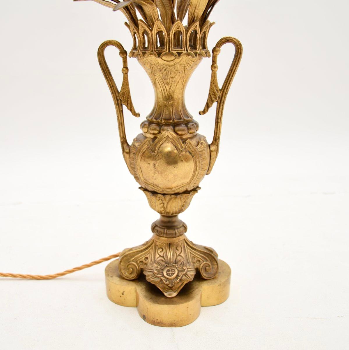 Doré Lampe de bureau française d'antiquités en bronze doré en vente