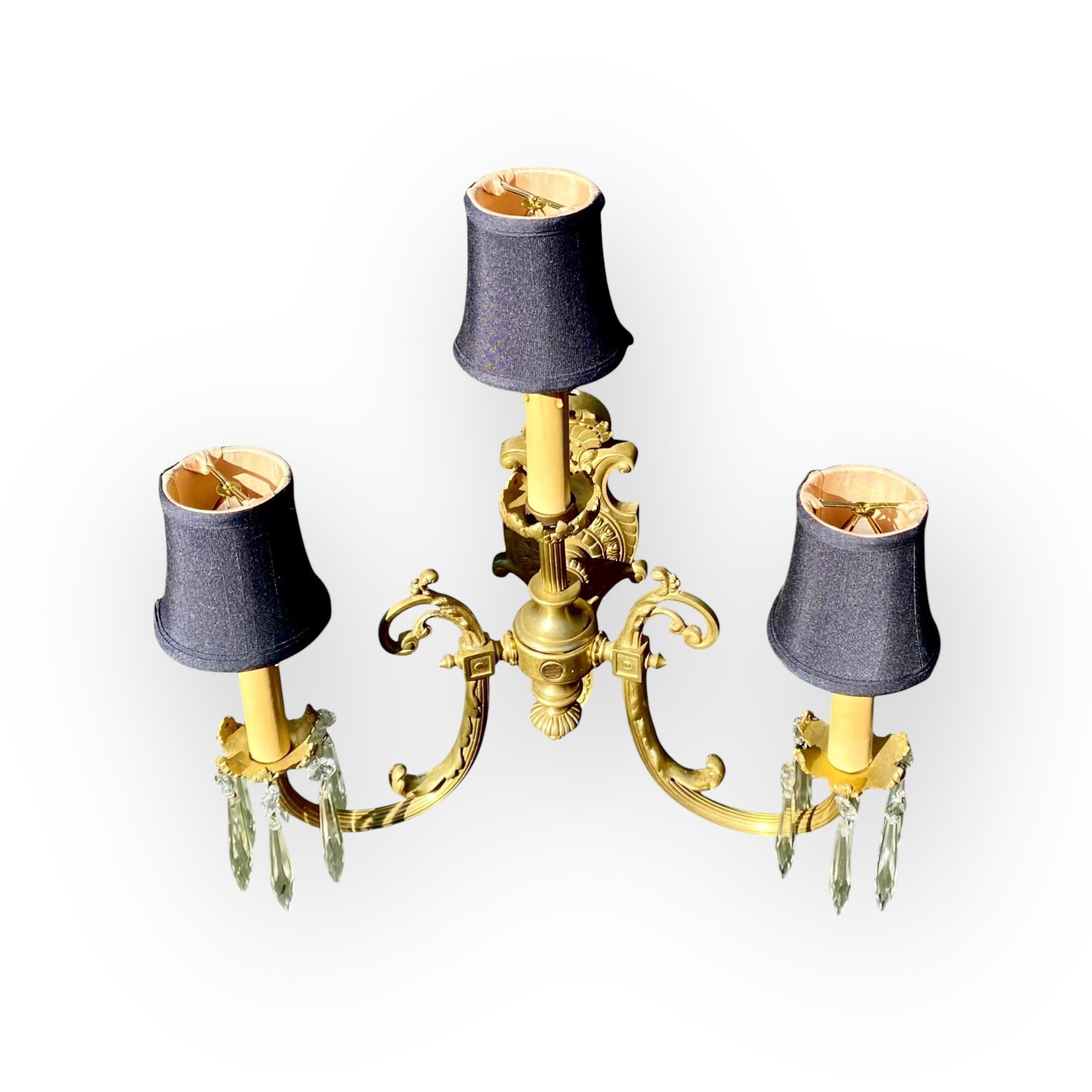Antique French Bronce Dorado Lámpara de Tres Luces Pantalla de Seda Negra Prismas de Cristal en venta 7