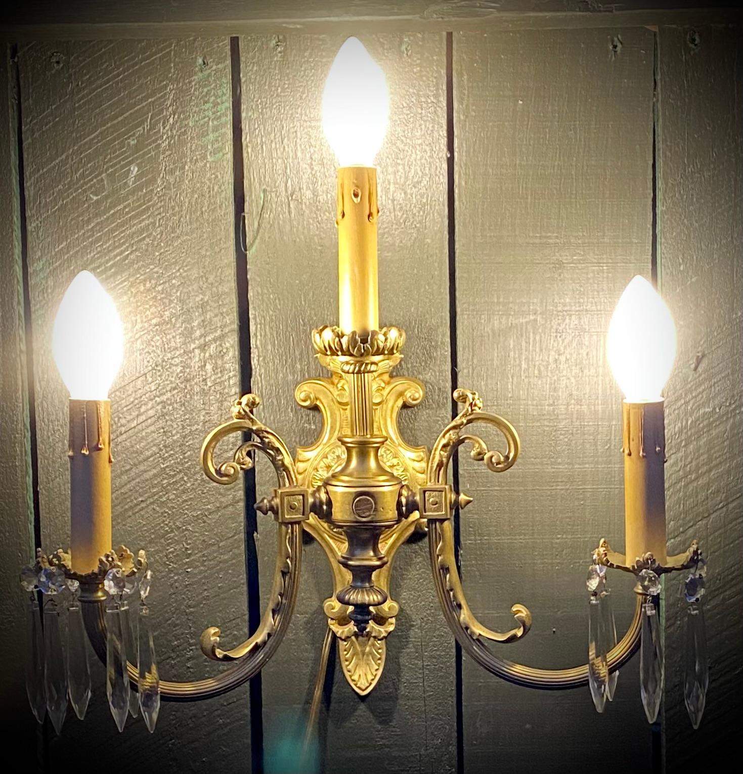 Antique French Bronce Dorado Lámpara de Tres Luces Pantalla de Seda Negra Prismas de Cristal en venta 8