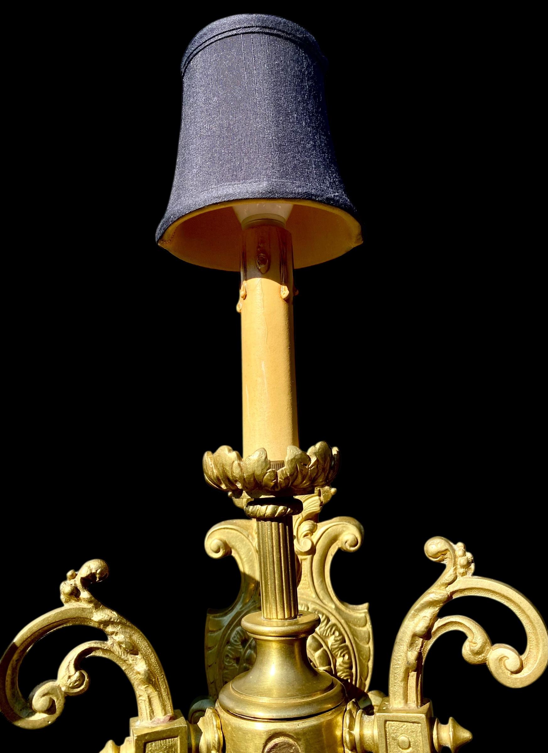 Antique French Bronce Dorado Lámpara de Tres Luces Pantalla de Seda Negra Prismas de Cristal en venta 10