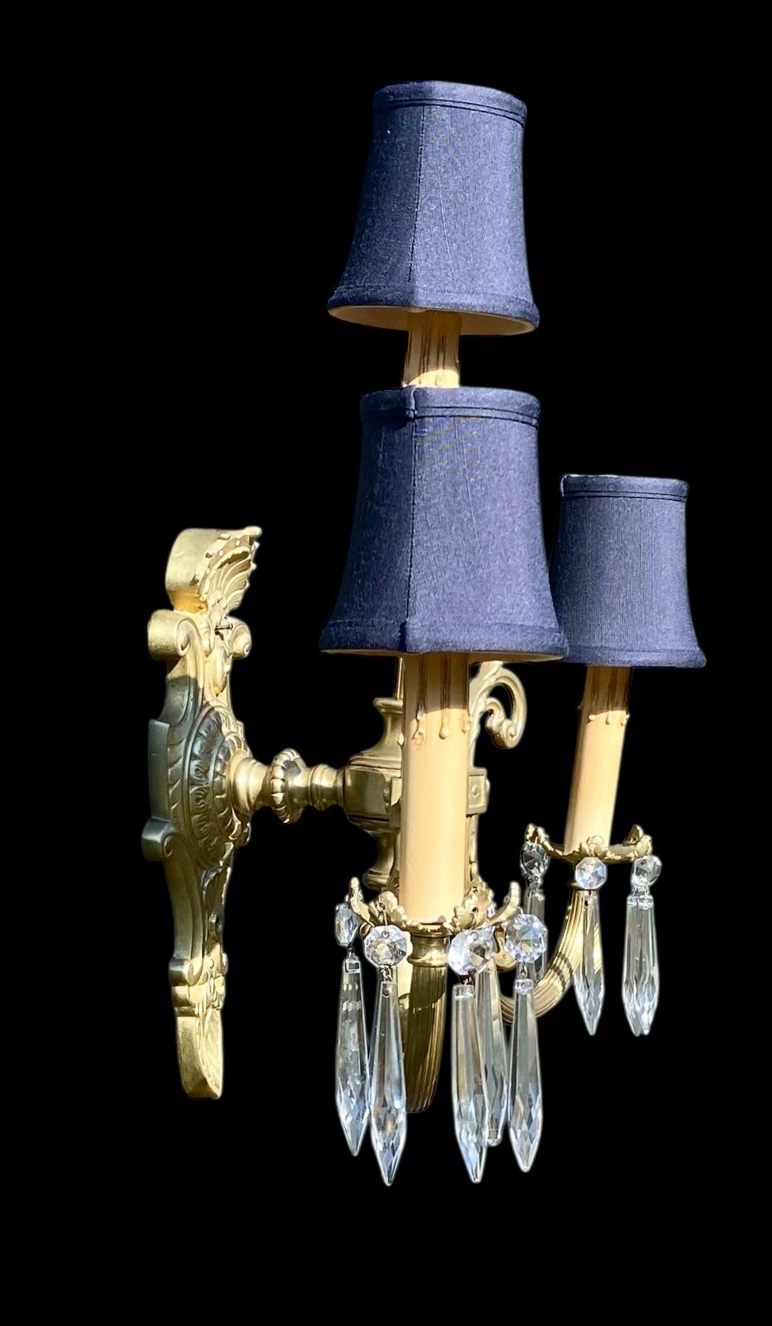 Antique French Bronce Dorado Lámpara de Tres Luces Pantalla de Seda Negra Prismas de Cristal en venta 11